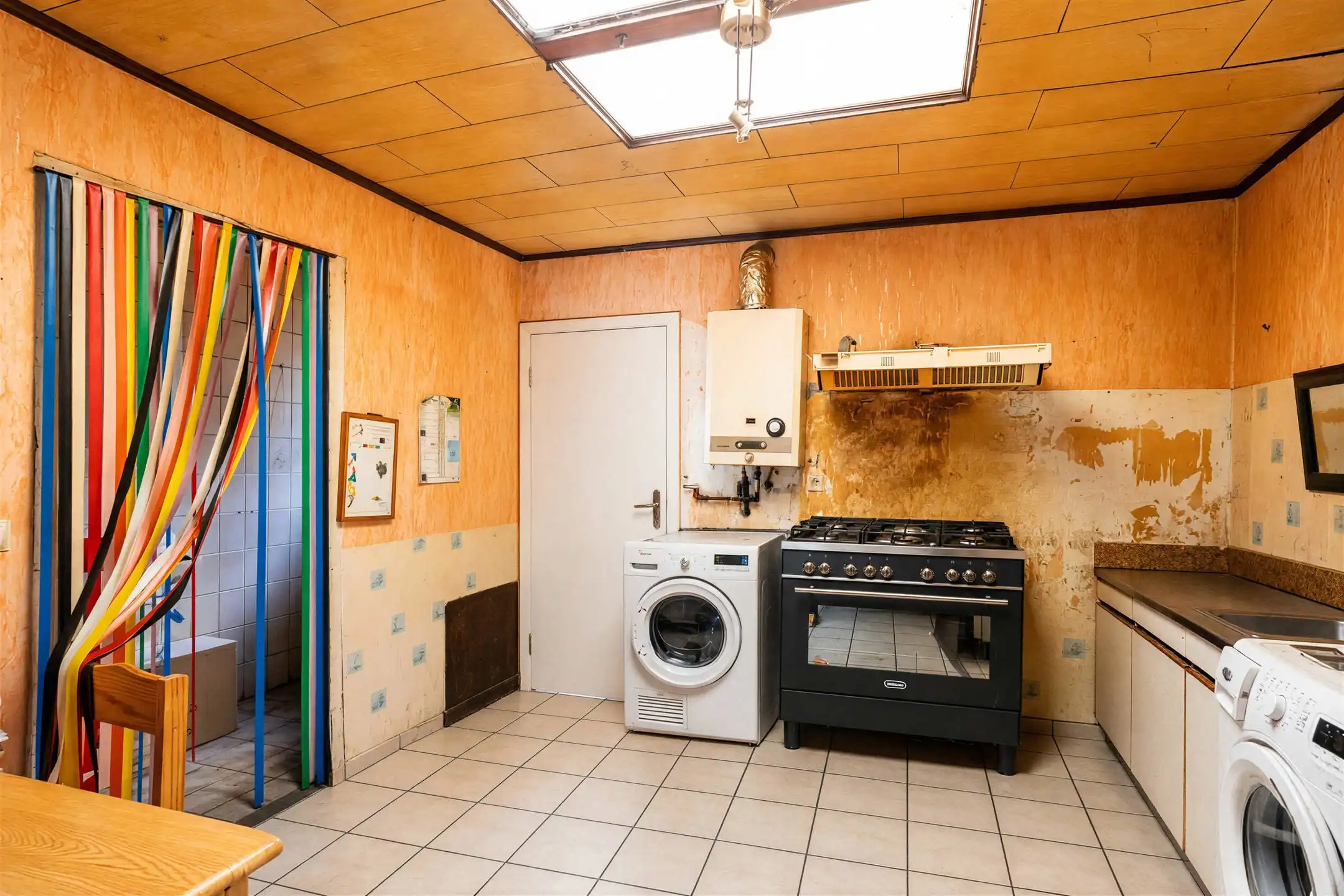 Interessante, te renoveren woning met tuin. foto 6