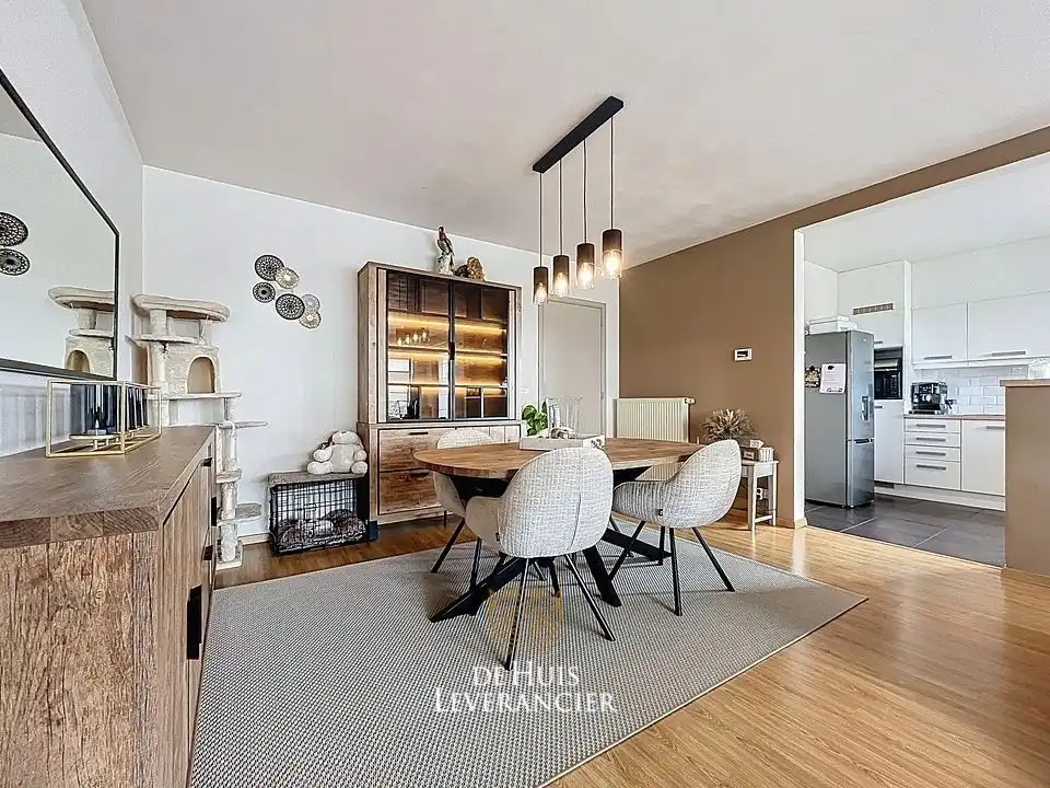Lichtrijk en instapklaar appartement (100 m²) met zonnig terras in Molenveld Edegem! foto 6