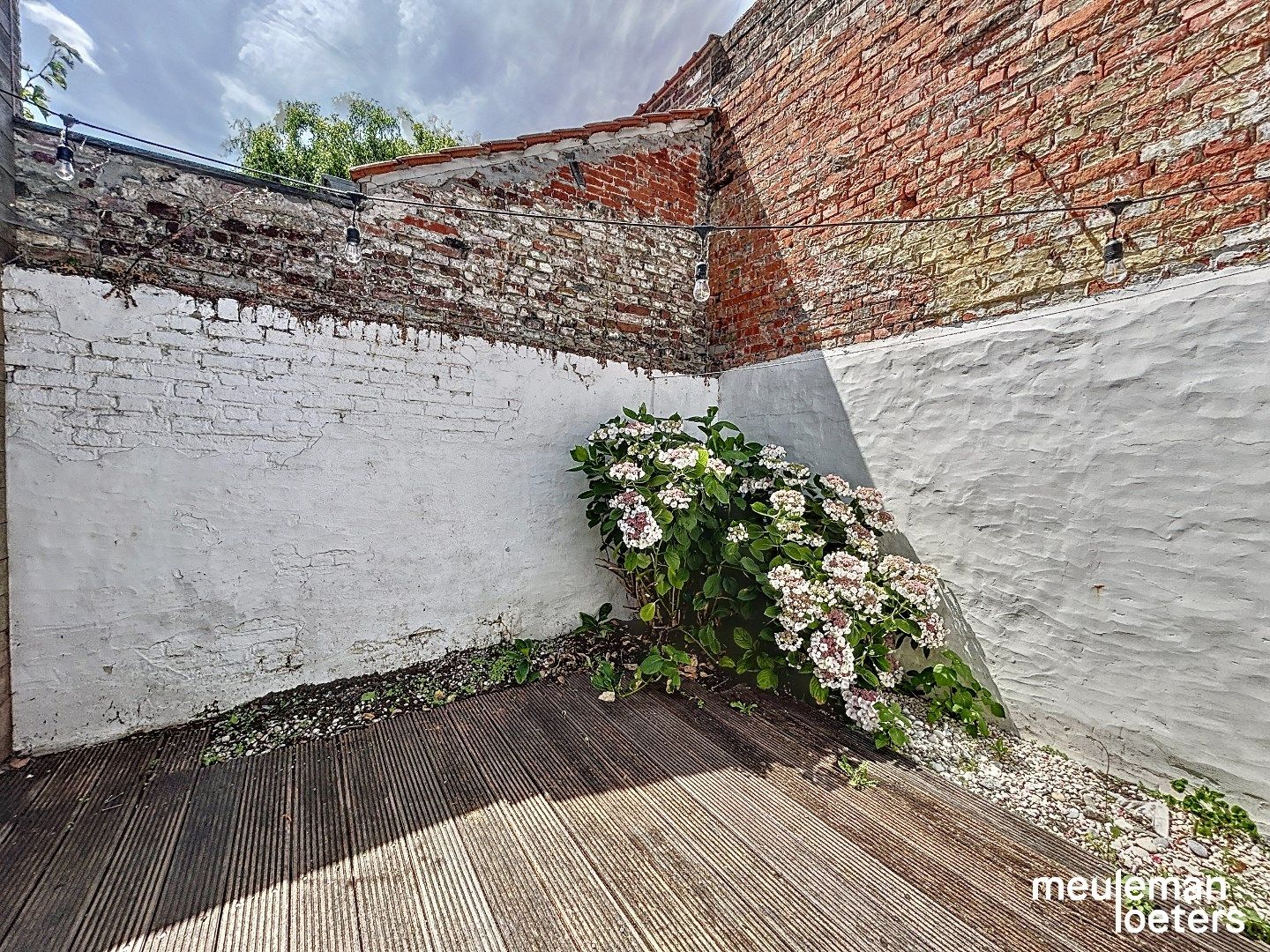 Gerenoveerde instapklare stadswoning met stadsterras foto 13