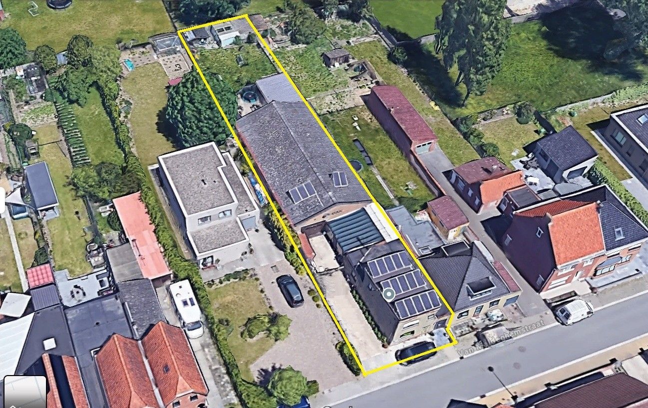 Grote loods (+/- 200m²) met te renoveren woning. foto {{pictureIndex}}