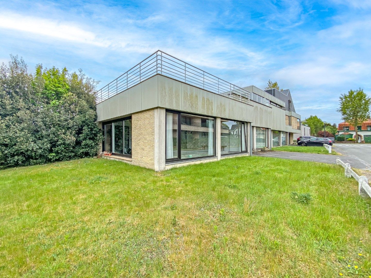 Goed gelegen polyvalent eigendom te Oostduinkerke op 749m². foto 25