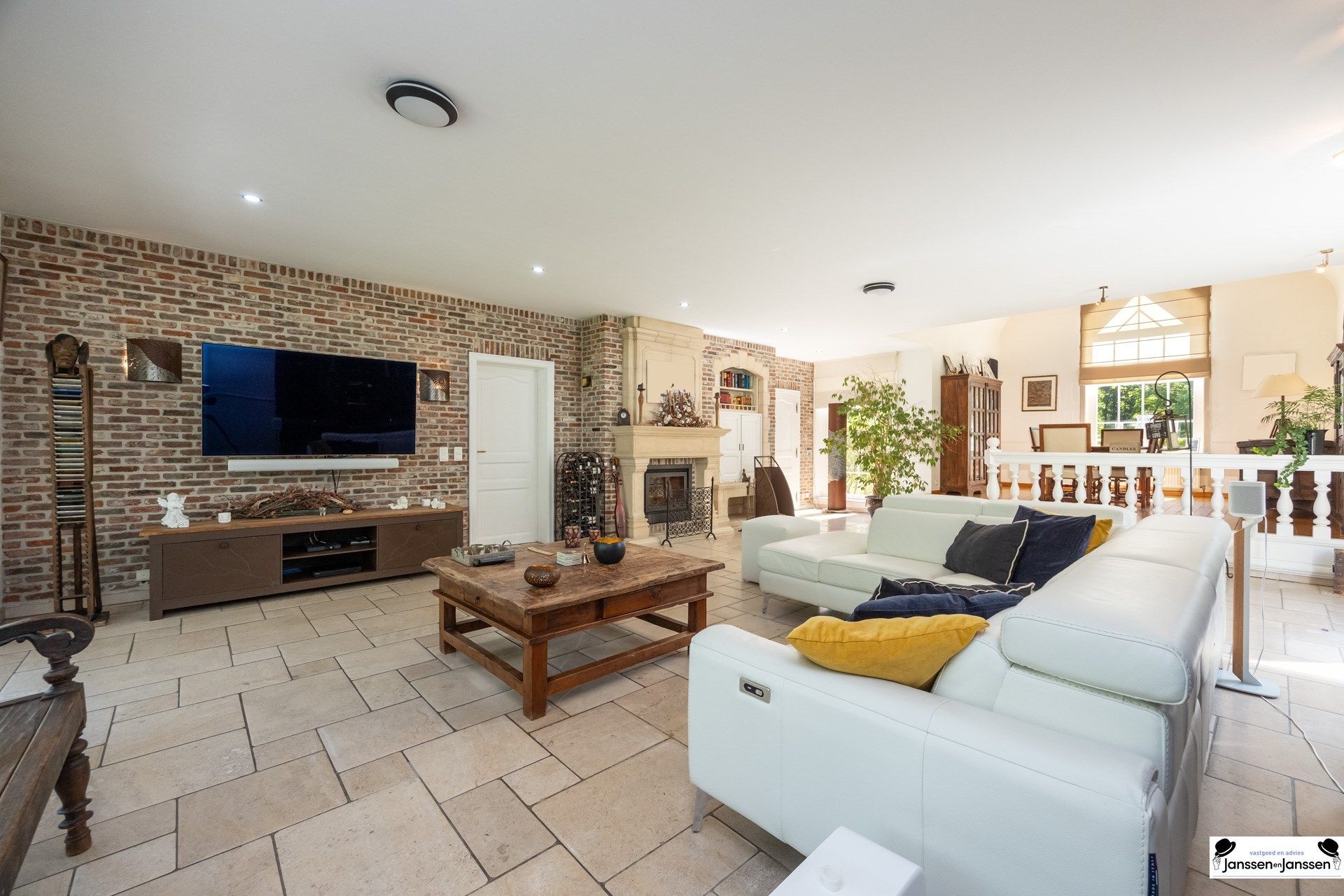 Exclusieve villa met zwembad en kantoorruimte foto 8