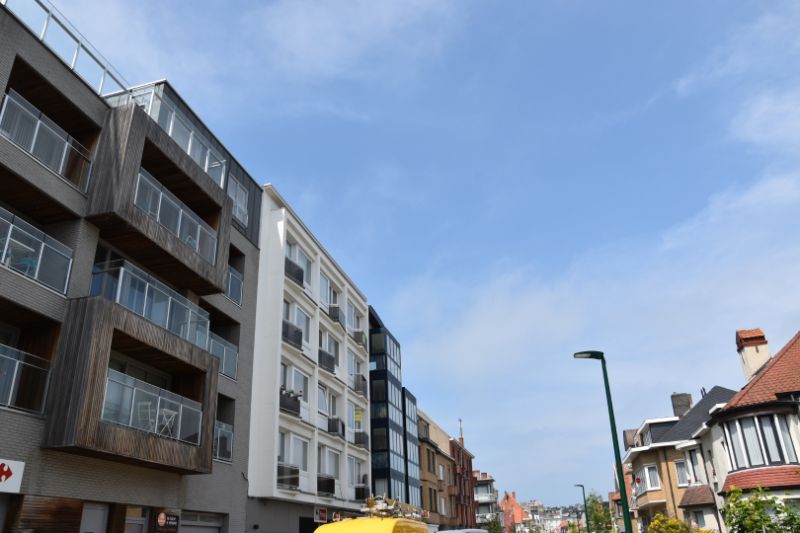 Ongemeubeld woonappartement nabij markt in  De Panne foto 2