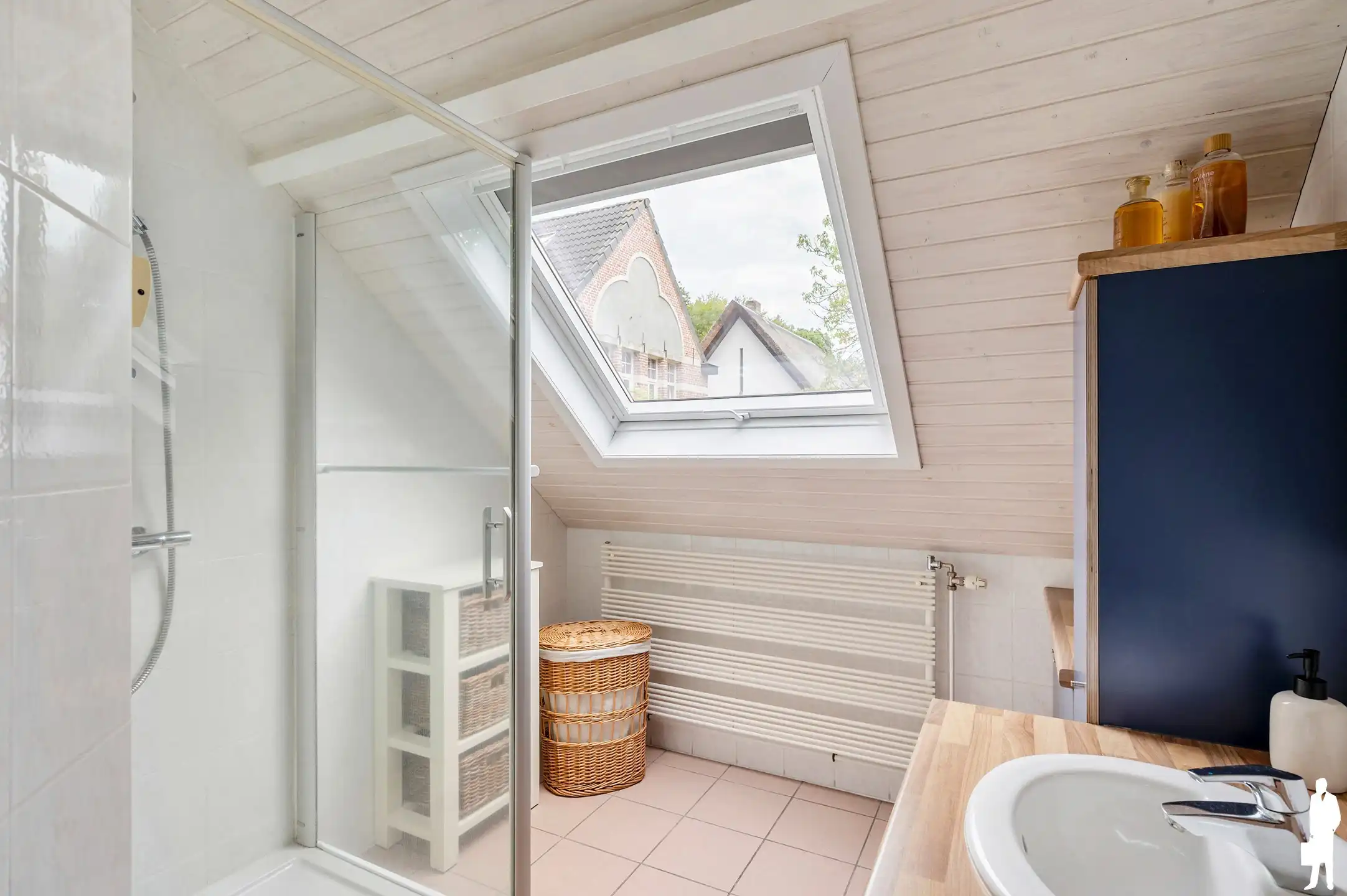 Ruime gezinswoning met 4 slaapkamers, 2 badkamers en zonnige tuin  foto 20