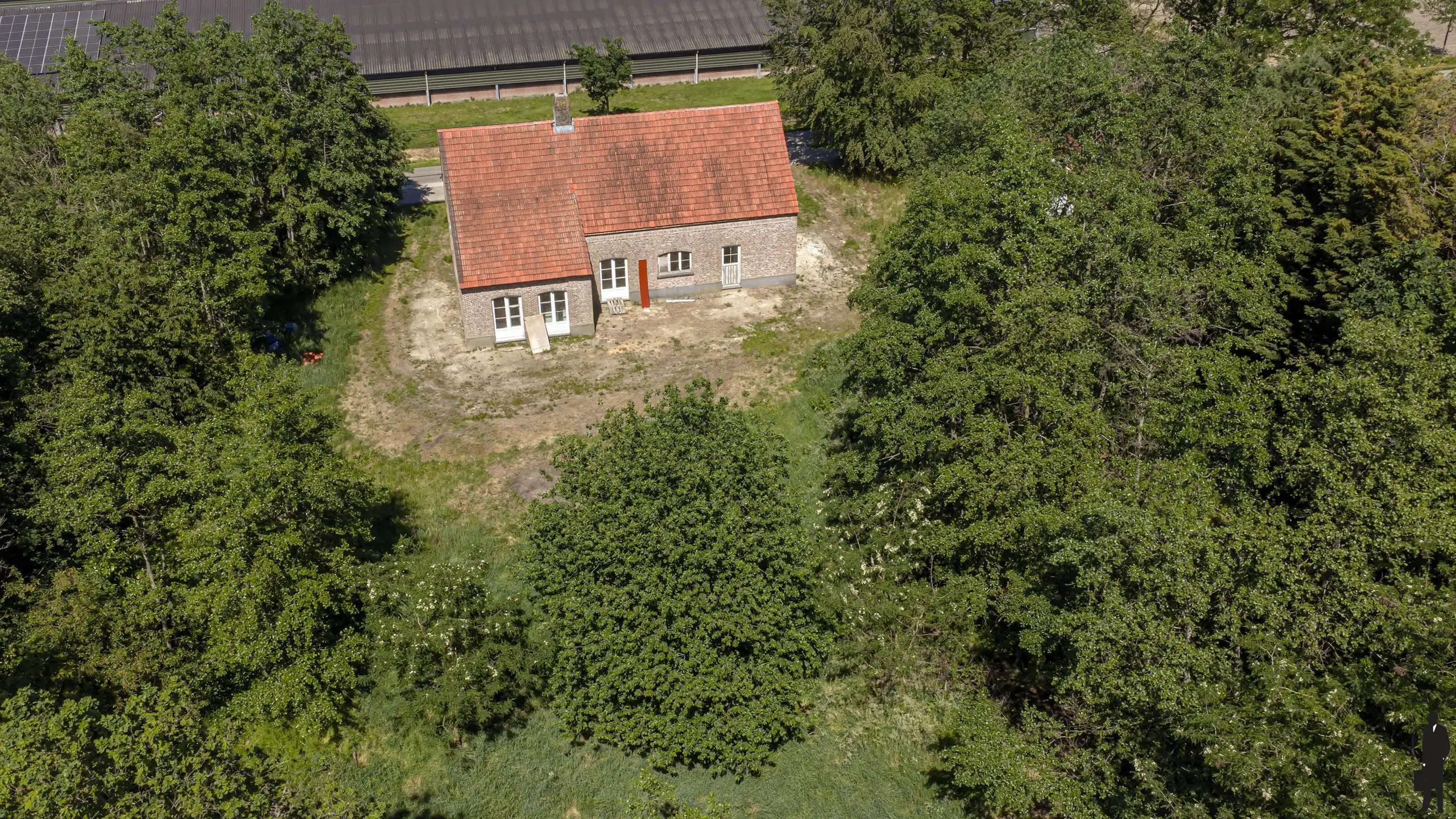 Authentieke hoeve in renovatie op een uitzonderlijk ruim perceel, rustig en landelijk gelegen met een uitstekende zuidelijke oriëntatie. foto 28