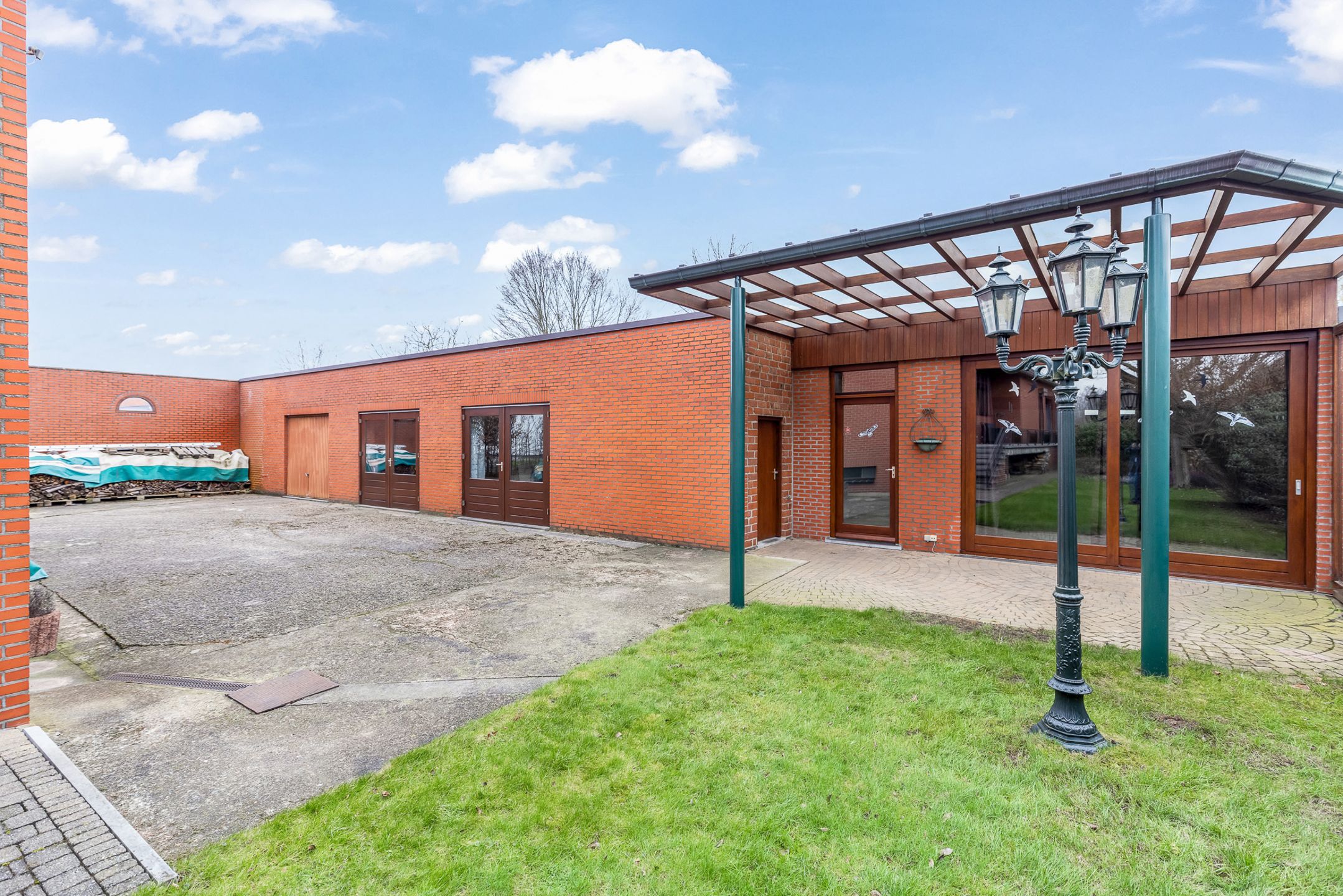 Woning met ruime bijbouw van 200m2 te Diepenbeek foto 3