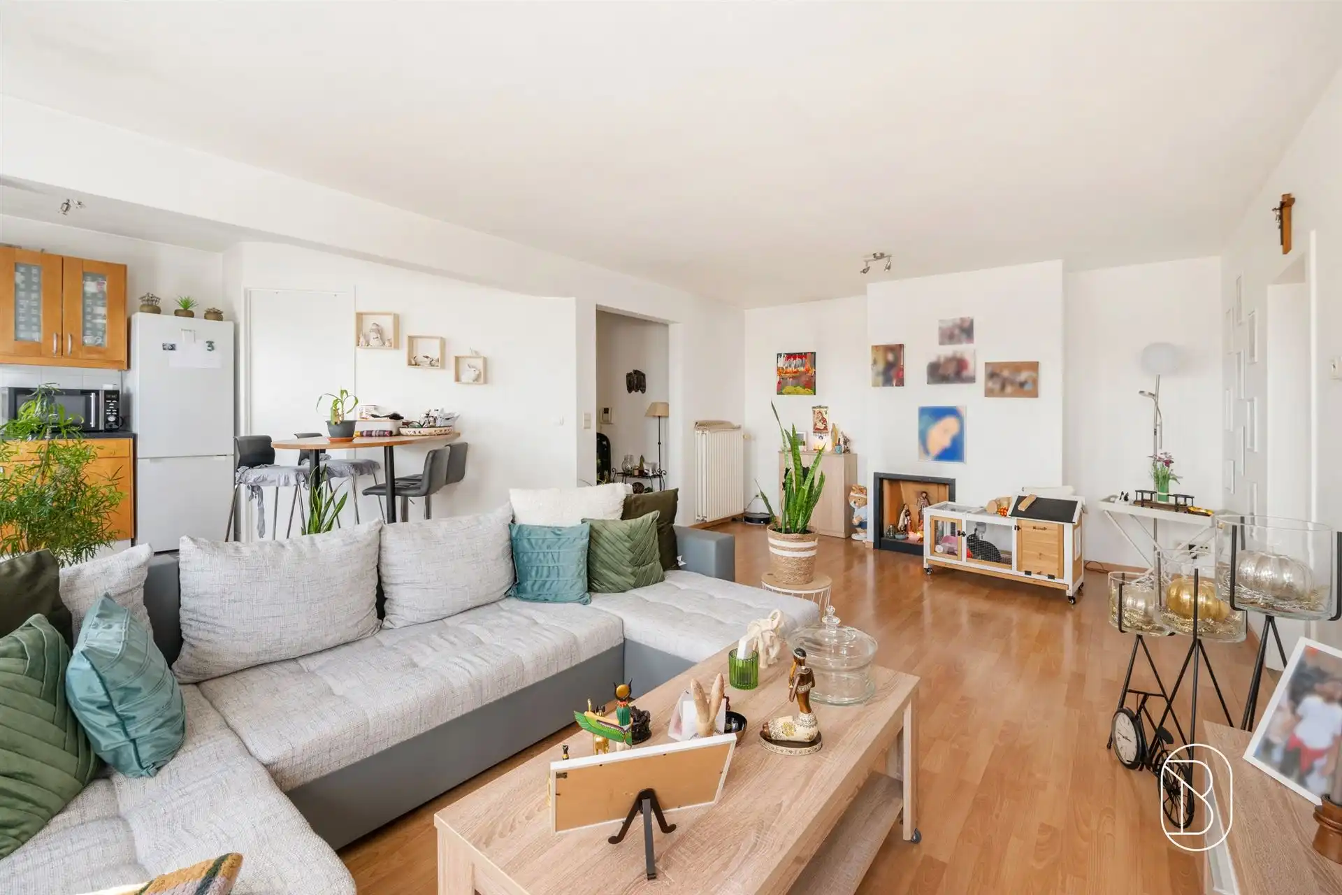 Ruim en instapklaar appartement met kelder en parkeerplaats foto 4
