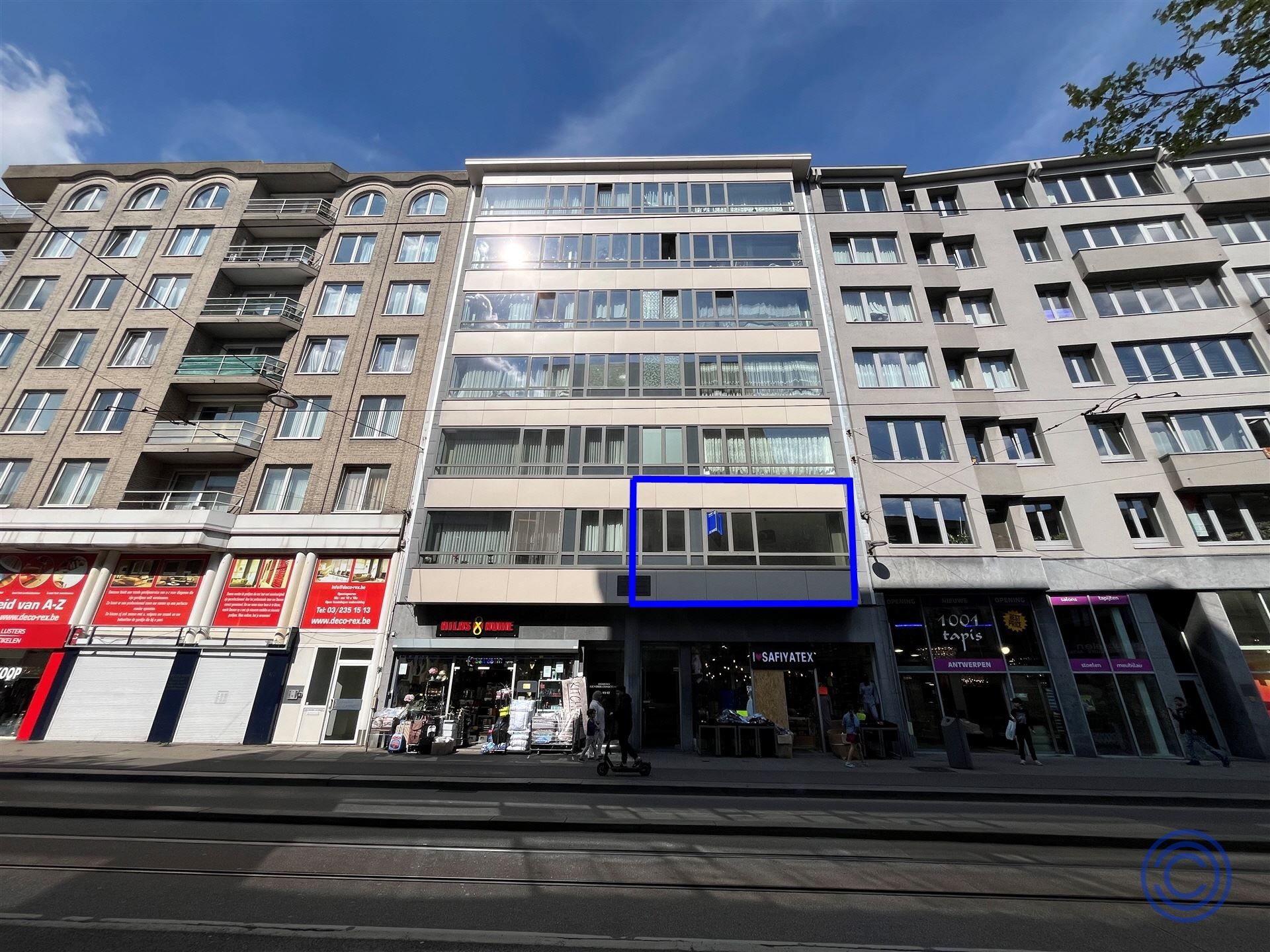 Ruim 2-slpk appartement van ca. 94m² in hartje Antwerpen foto {{pictureIndex}}