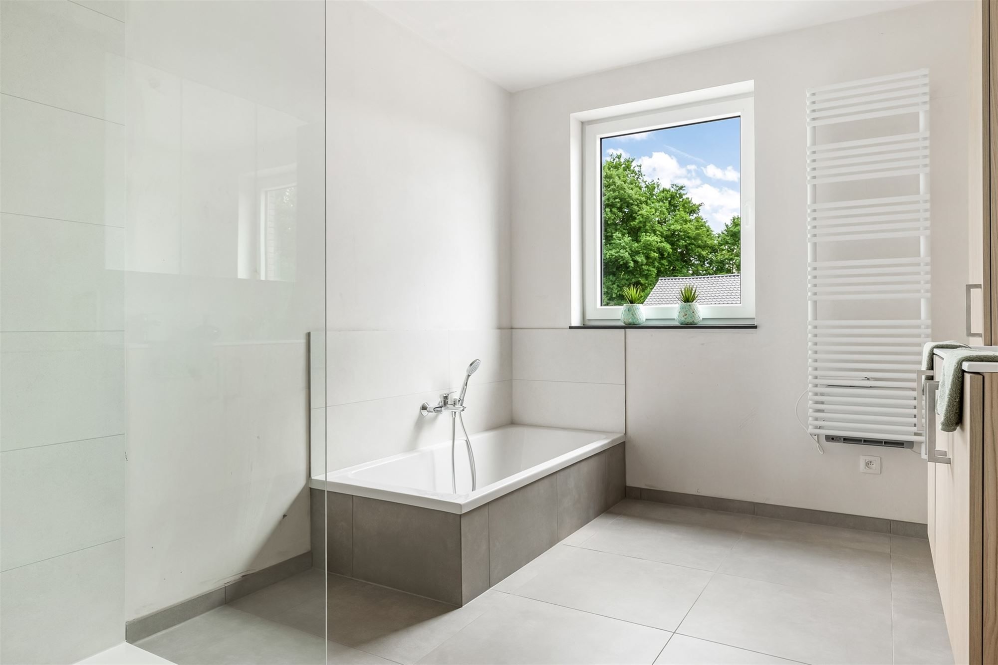 VOLLEDIG AFGEWERKTE NIEUWBOUWWONING IN DOODLOPENDE STRAAT foto 17