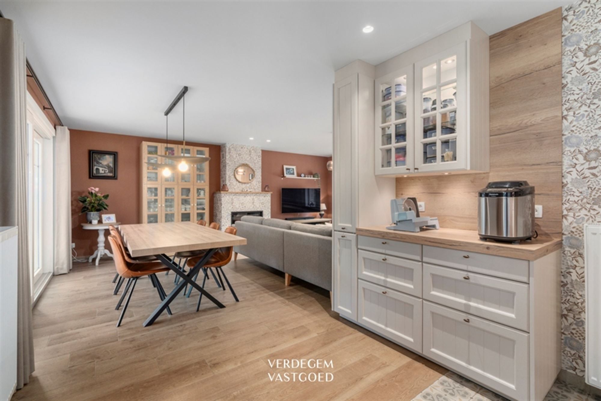 Prachtig en instapklaar wonen in landelijke stijl met garages, atelier en geniettuin foto 6