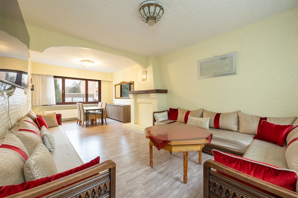 Gezellige woning met ruime garage en stadskoer foto 8