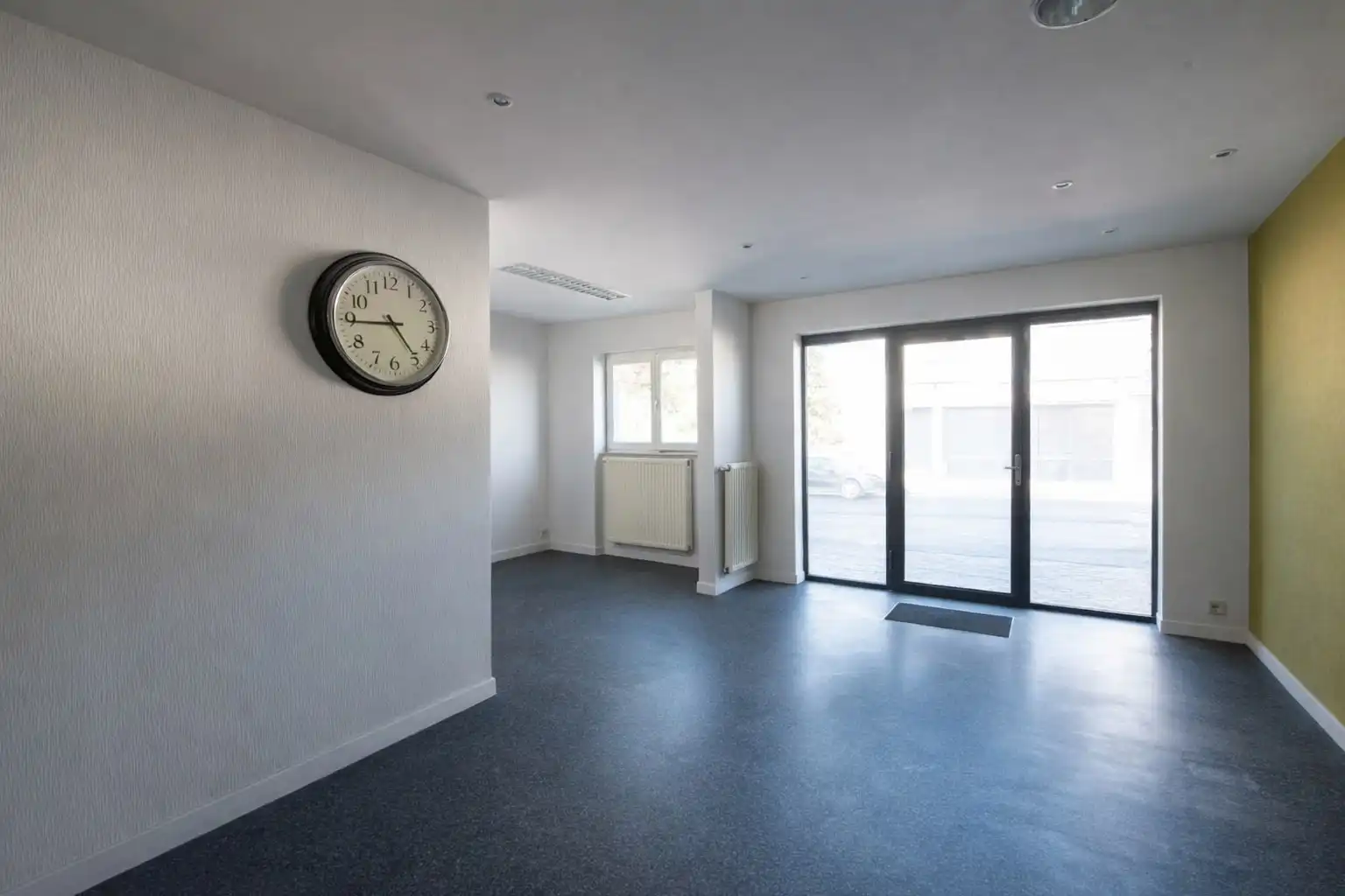 Commercieel Gelijkvloers met Sterke Visibiliteit te Kontich  foto 3