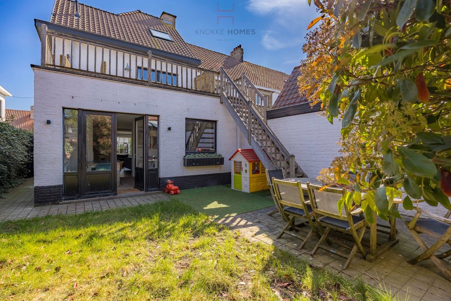 Instapklare halfopen woning in Oud-Knokke met 3 slaapkamers en private parkeerplaats voor twee wagens foto 16