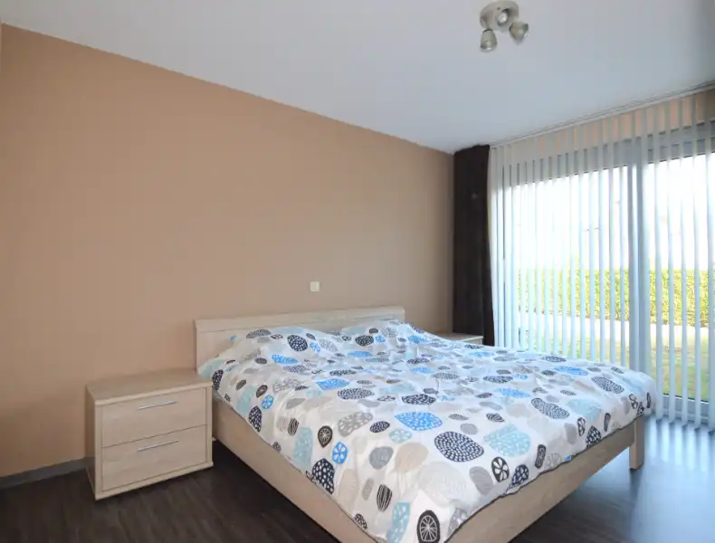 Gemeubeld gelijkvloers appartement met tuin – Heffen foto 7