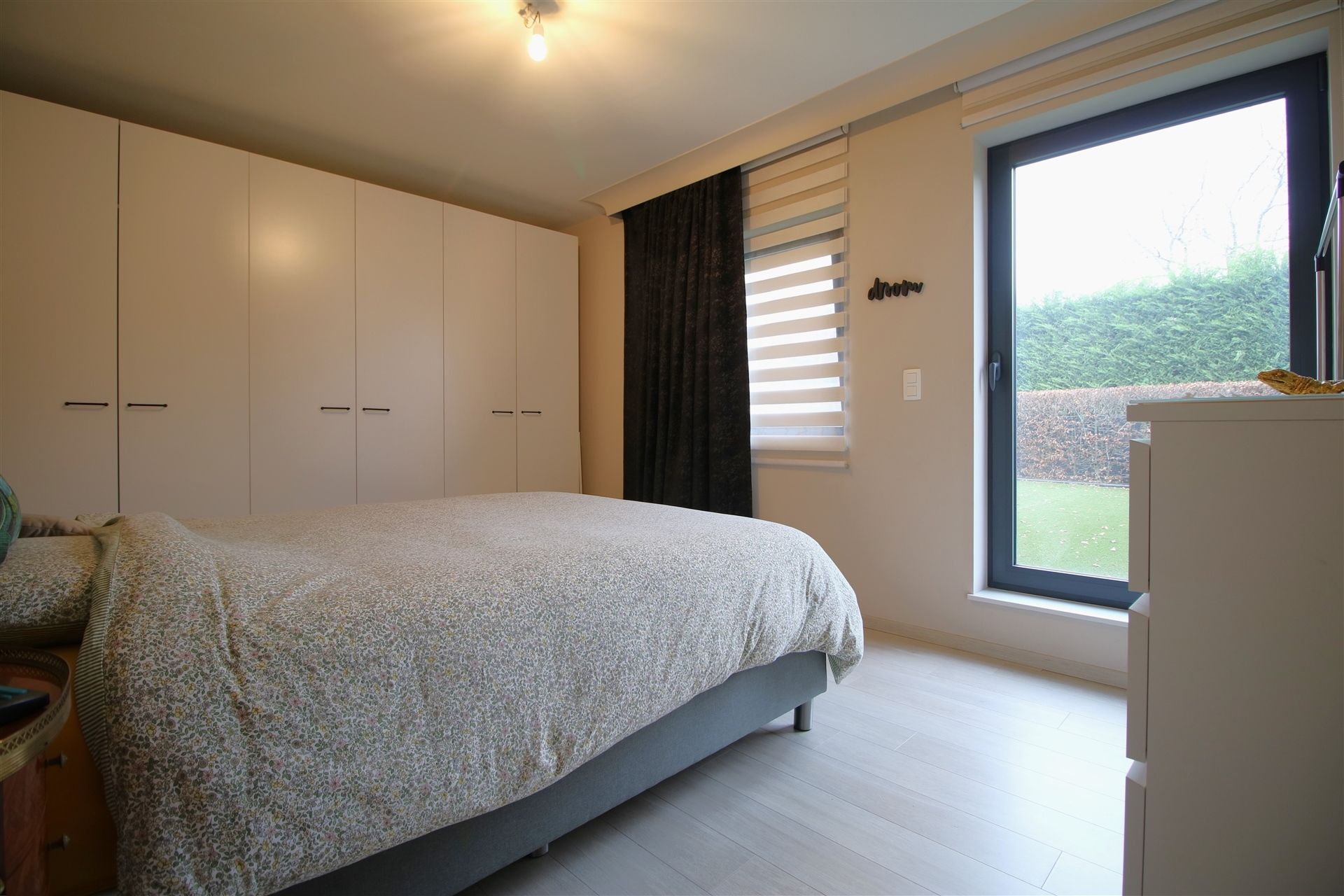 Knap gelijkvloers 2 slpk, terras & garage foto 13