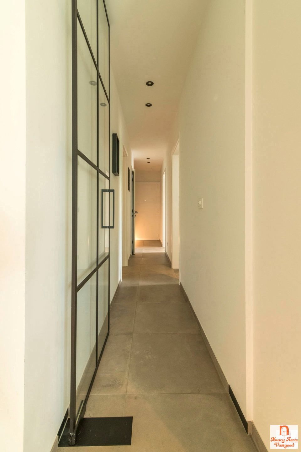 Ruimtelijk wonen met verfijnde afwerking in hartje Koersel foto 16