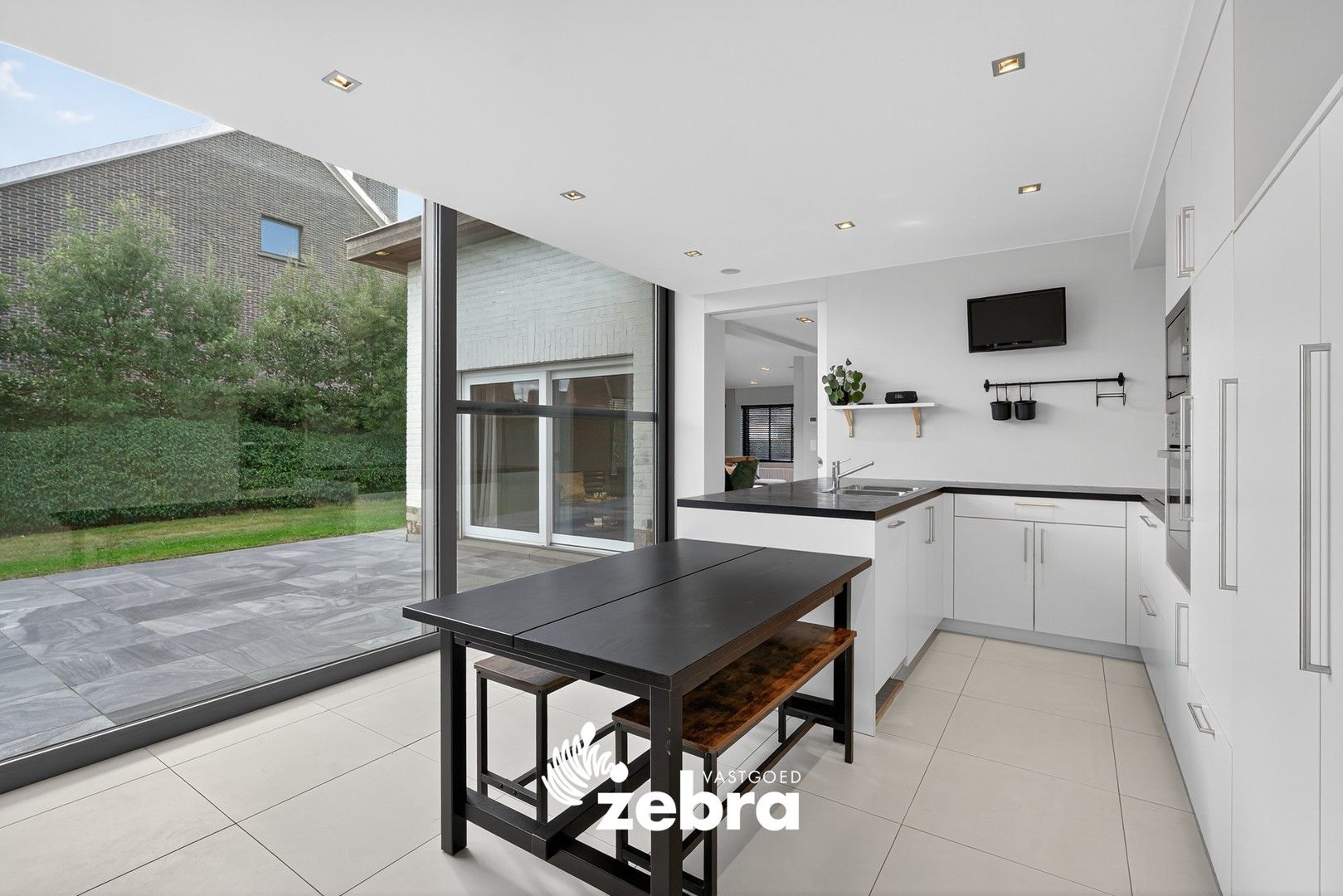 Charmante, gerenoveerde woning op toplocatie in de Bosmolens te Izegem! foto 13