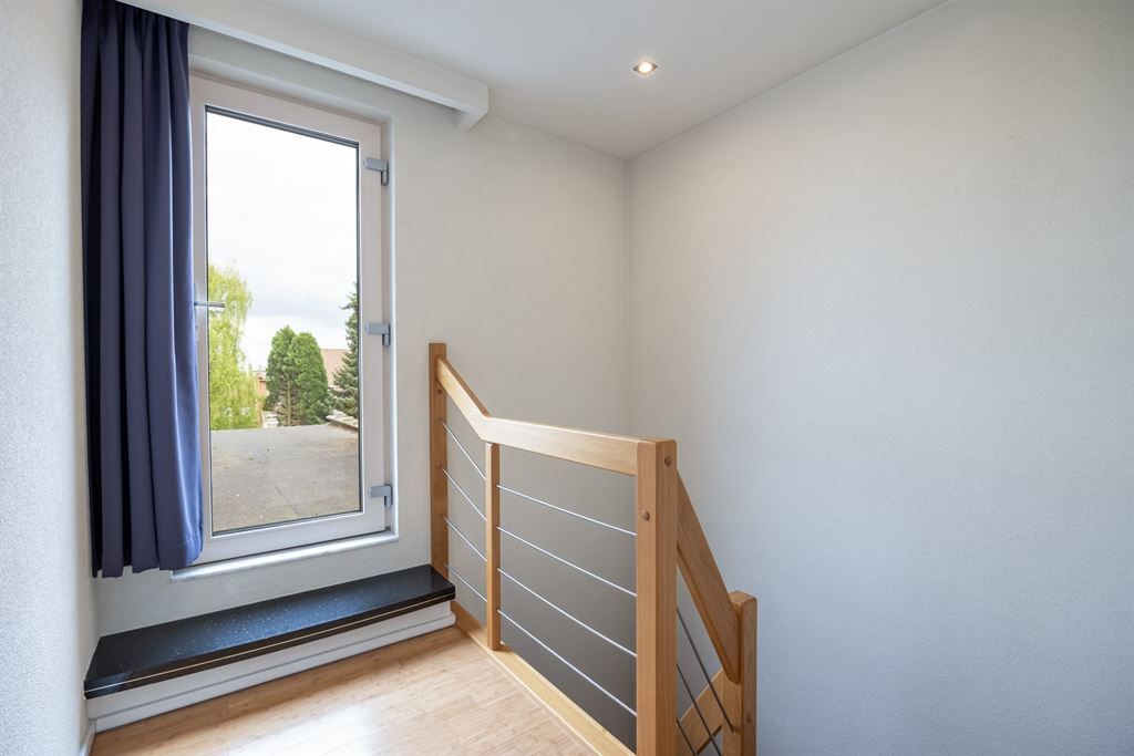 Energiezuinig gerenoveerde woning met garage foto 17