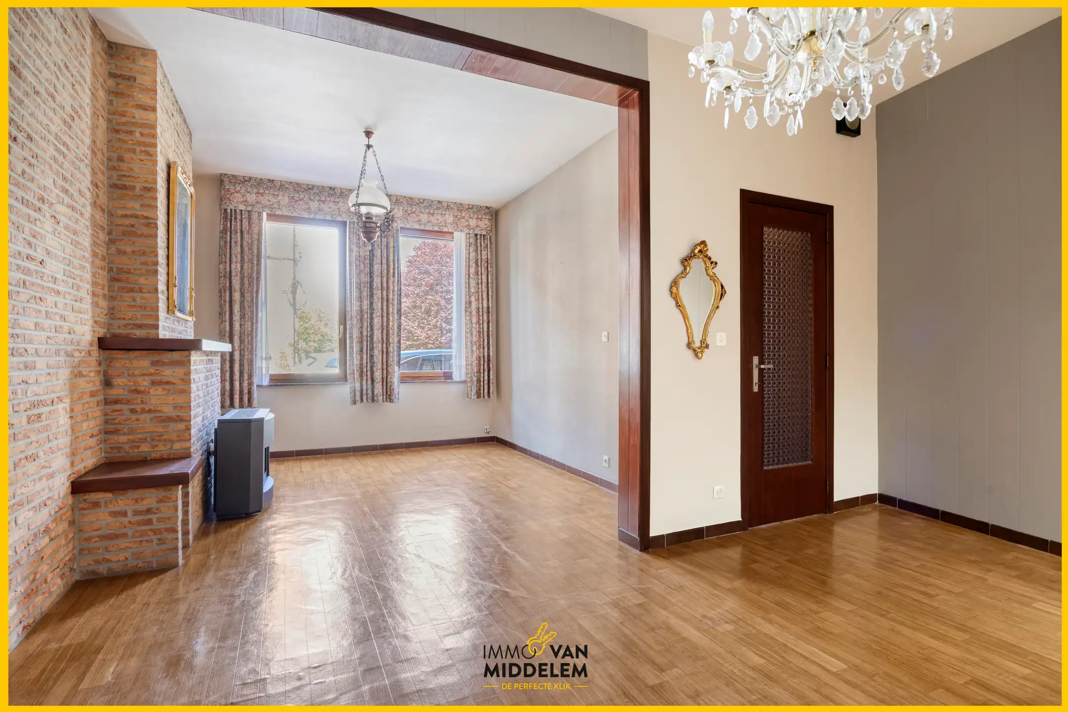 DEELS TE RENOVEREN 2-GEVEL WONING MET 2 SLAAPKAMERS EN TUIN foto 3