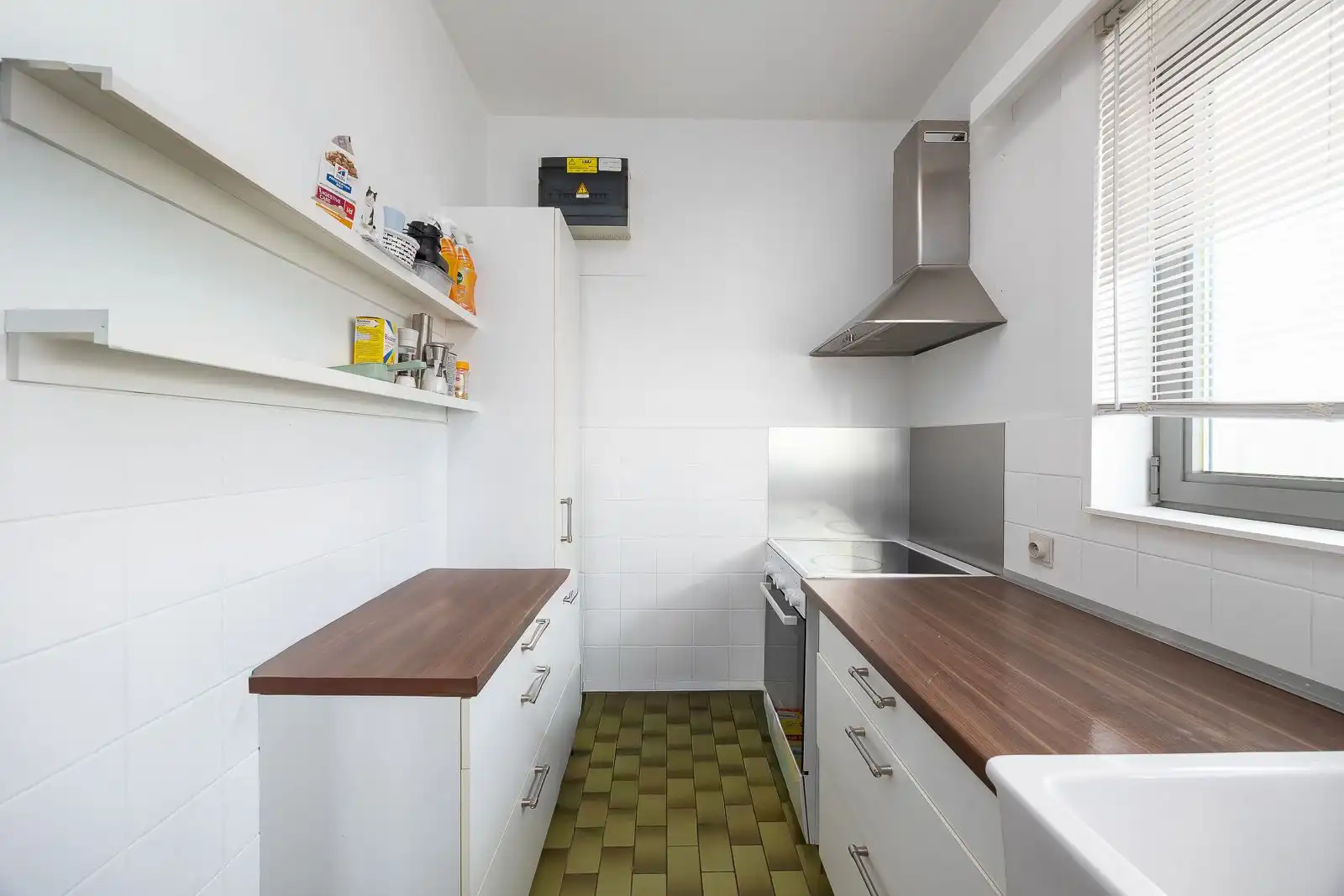 Ruim en licht 2-slaapkamerappartement met garage in Hoevenen! foto 8