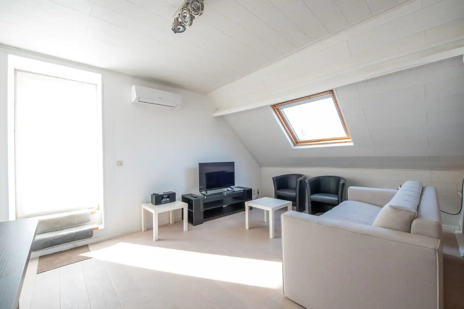 Te koop: gezellig dakappartement met ruim zonneterras in het hart van Waregem! foto 3