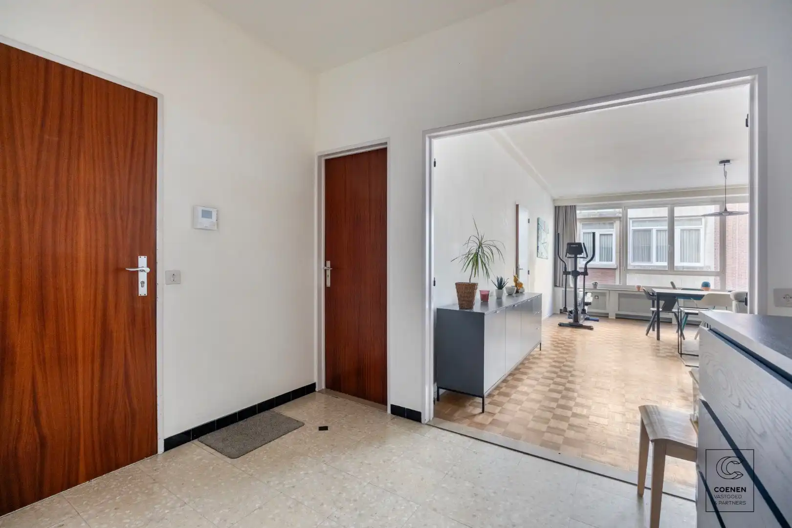 Ruim en verzorgd appartement van 121 m² op een centrale ligging te Antwerpen! foto 4