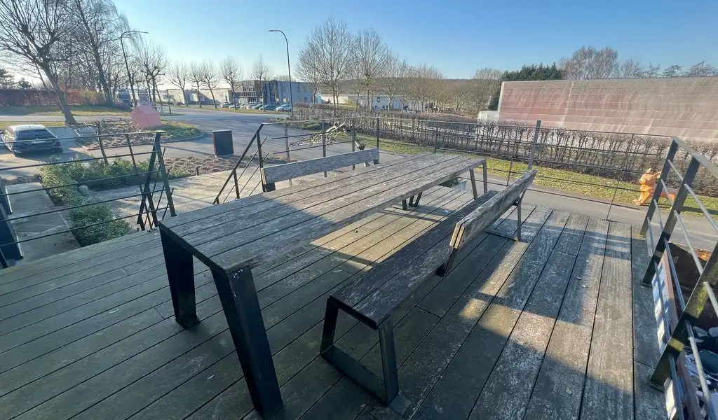 Bedrijfsgebouw met laadkades te huur in Ronse foto 16