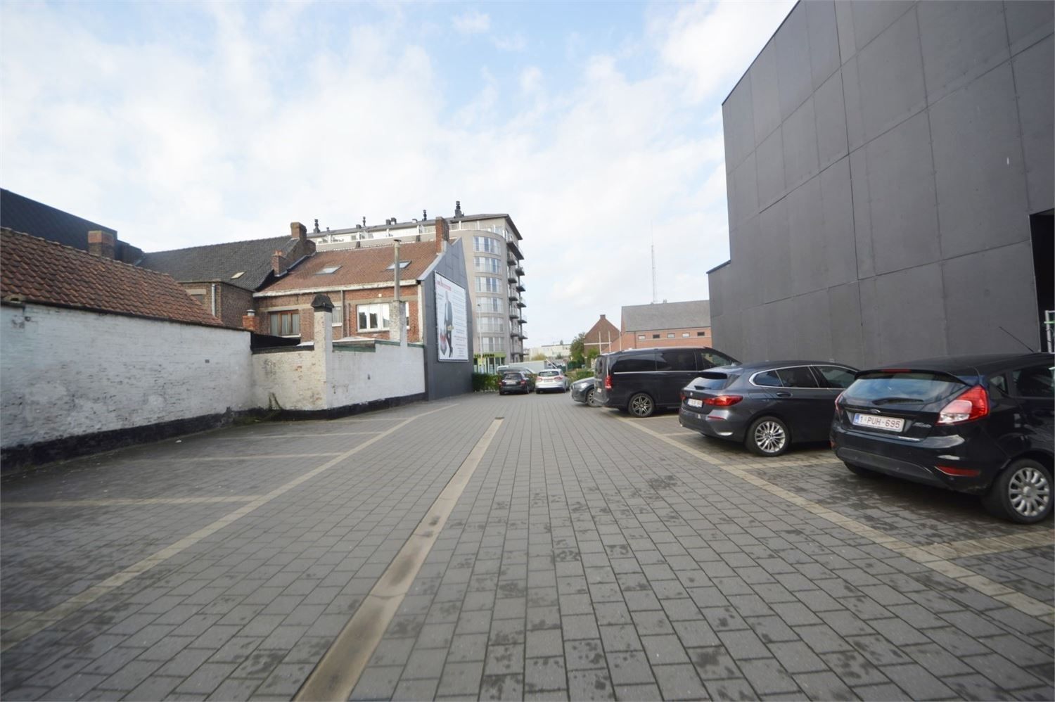 MULTIFUNCTIONEEL NIEUWBOUW COMMERCIEEL GEBOUW MET RUIME PARKING foto 14