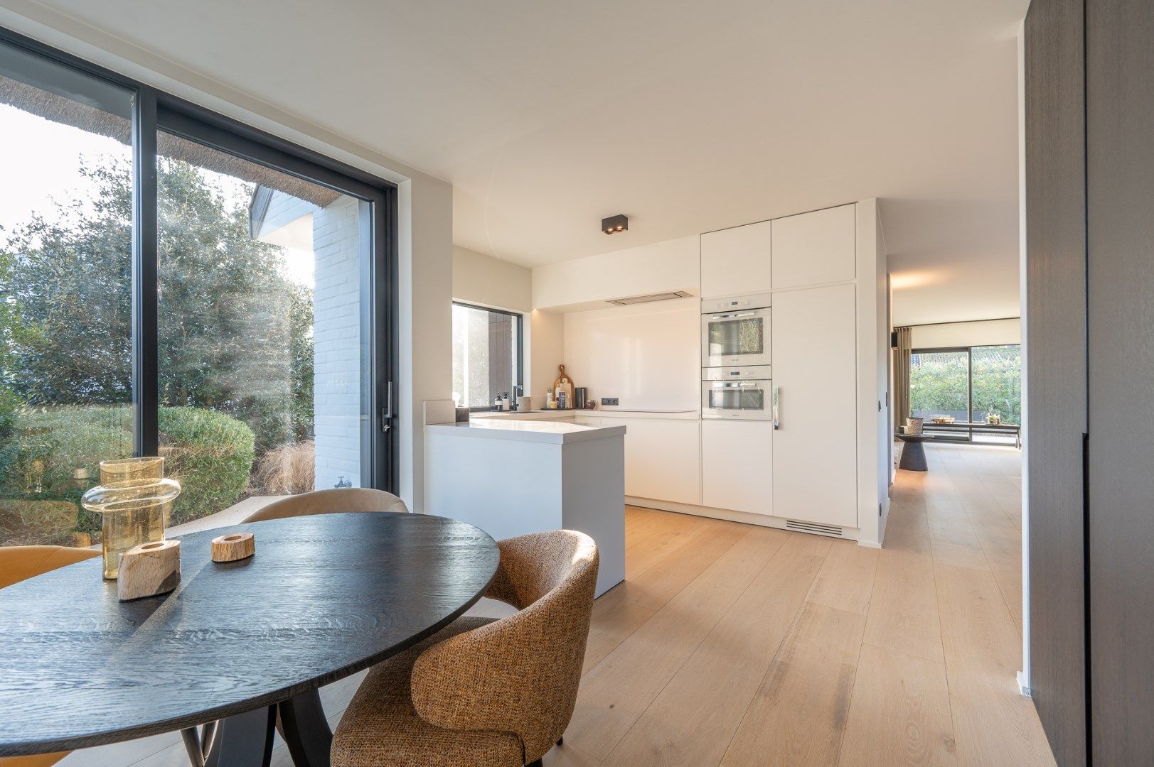 Unieke alleenstaande villa verscholen in een rustige laan te Knokke foto 11