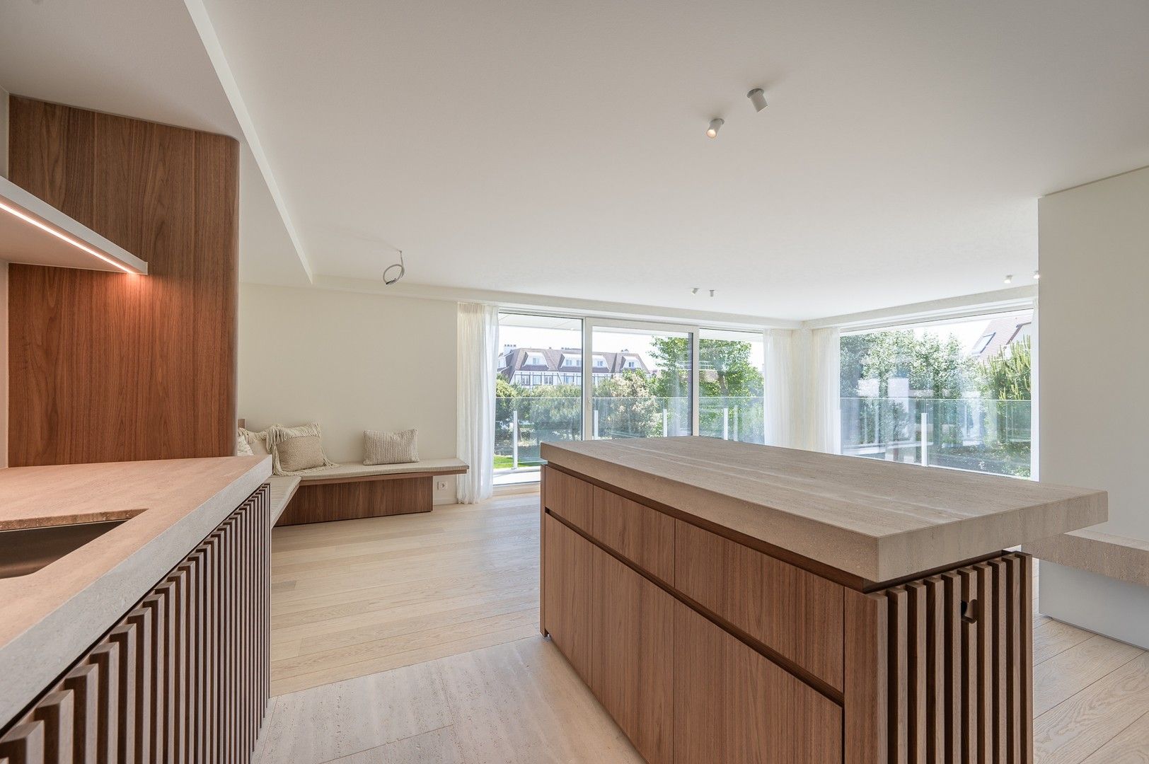 Gerenoveerd hoekappartement met mooie terrassen in een prestigieus gebouw op de Wandeldijk. foto 13