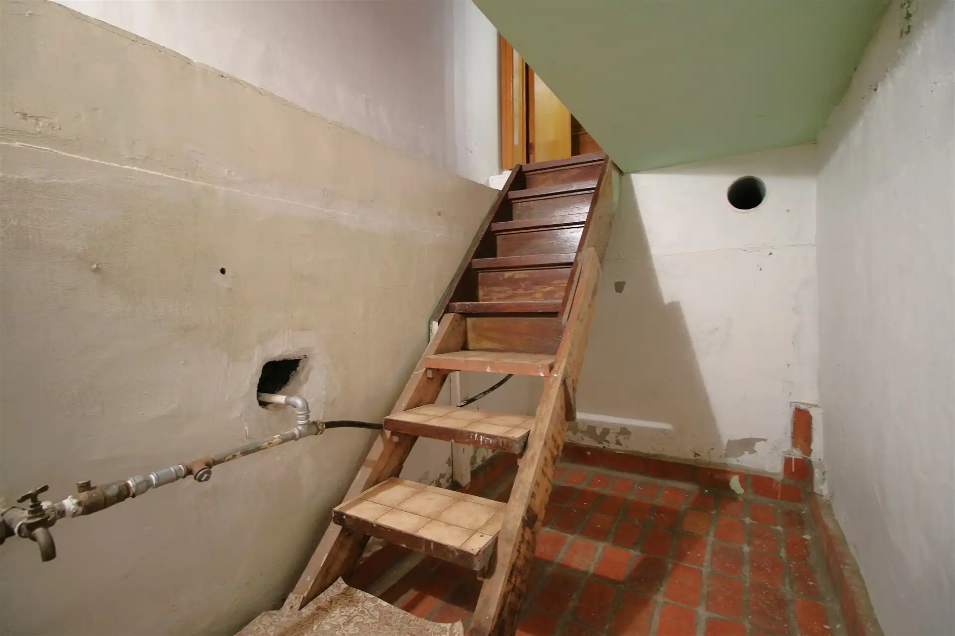 Op te frissen woning in het centrum foto 13