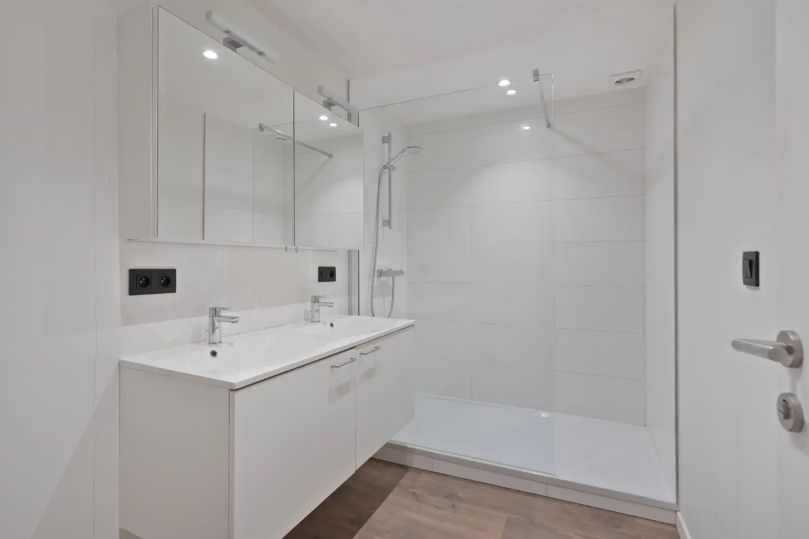 Ruime woning met 4 slaapkamers in Schepdaal foto 8