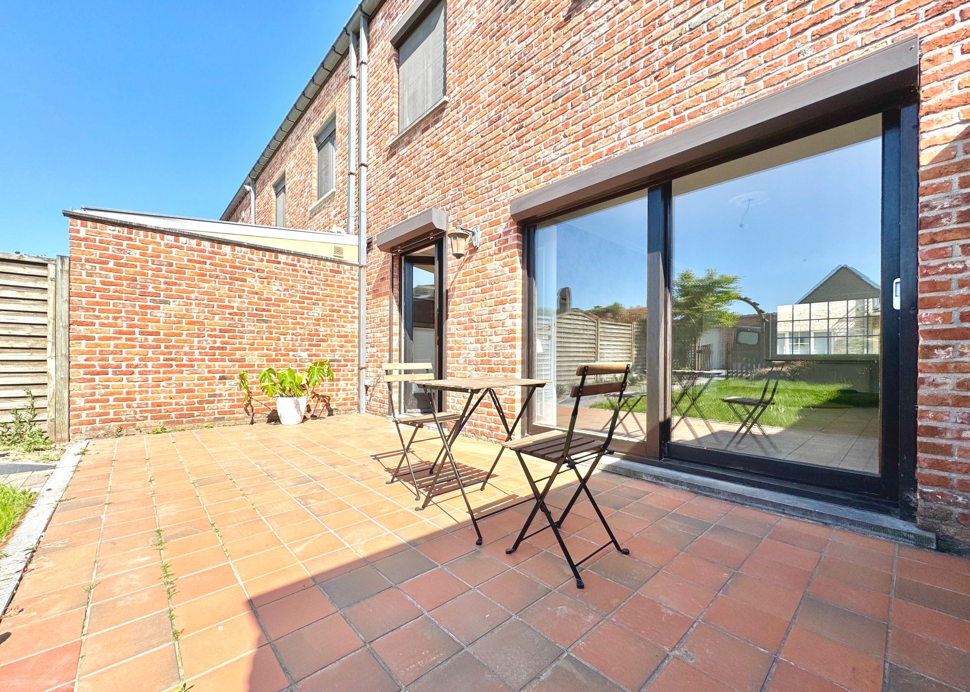 INSTAPKLARE WONING MET 3 SLPKS, TUIN & DUBBELE GARAGE foto 30