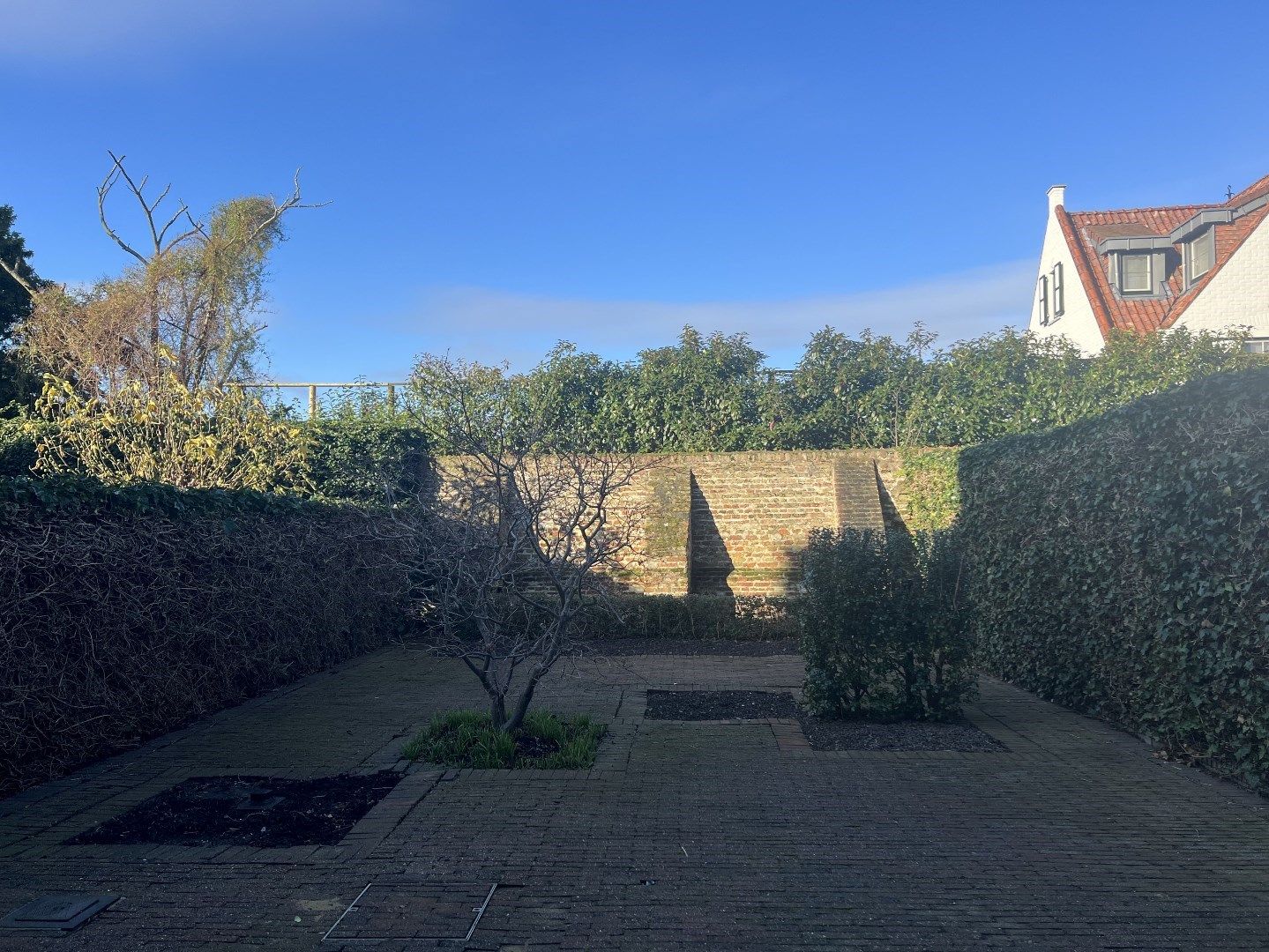 Gerenoveerde stadswoning op uitstekende ligging met binnentuin en garagebox foto 4