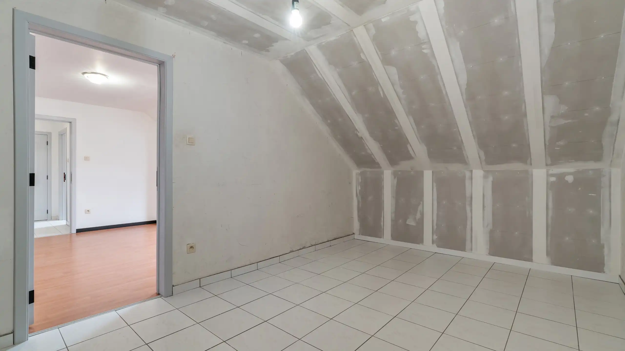 Vernieuwd appartement met 4 slaapkamers in Beringen foto 26