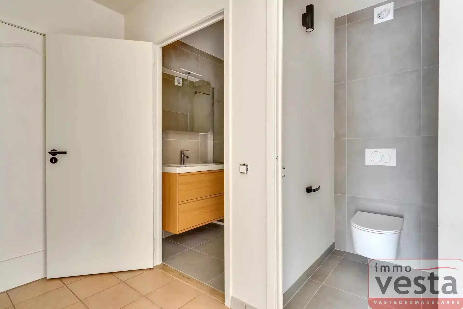 Opgeknapt appartement met 2 slaapkamers, autostaanplaats en berging foto 12