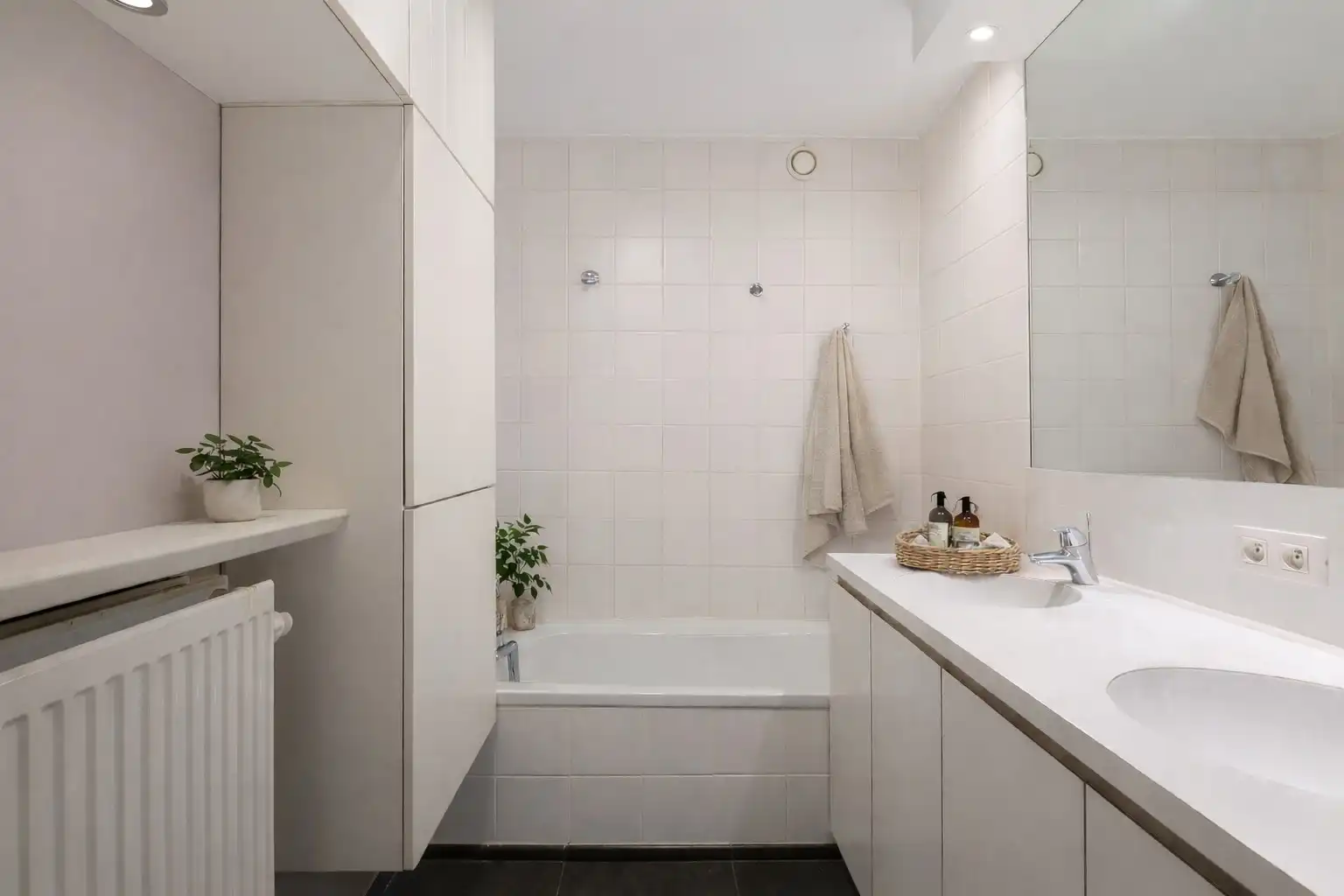 Uiterst charmant en instapklaar 3-slaapkamer appartement en autostaanplaats in prachtige groene omgeving foto 7