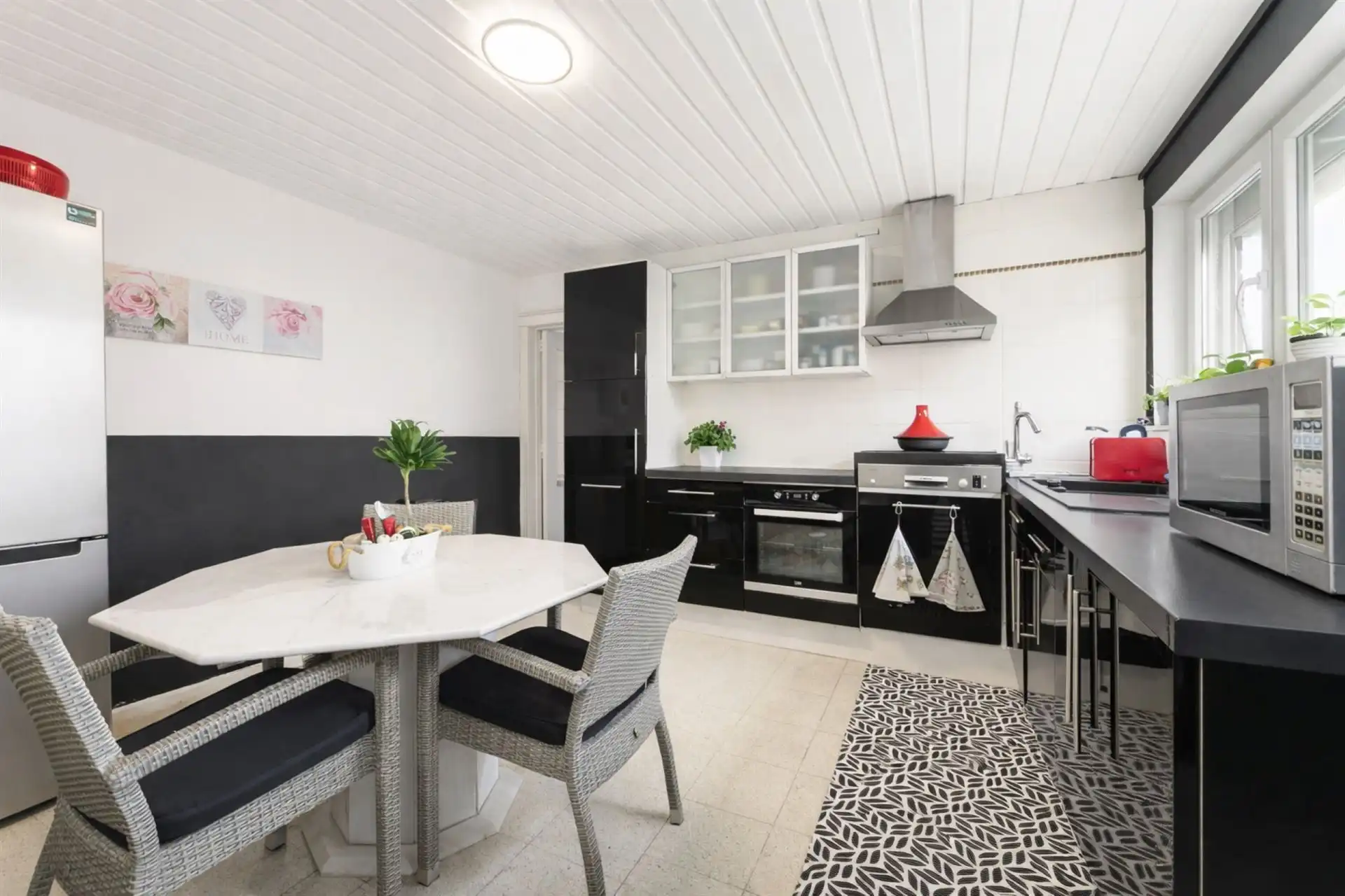 Ruime woning met verhuurd handelsgedeelte foto 8