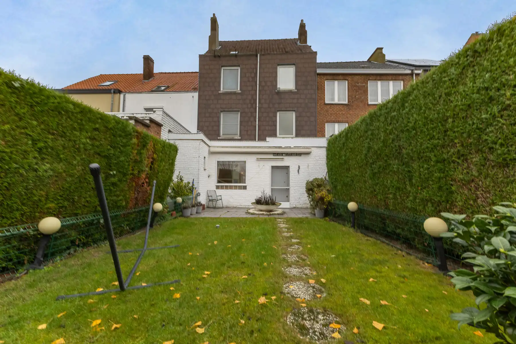 Gunstig gelegen woning met 6 slaapkamers, tuin en garage foto 2