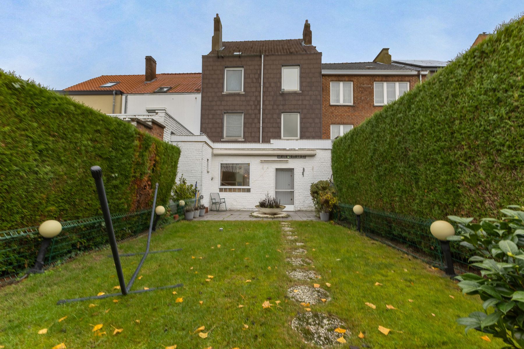 Gunstig gelegen woning met 6 slaapkamers, tuin en garage foto 2