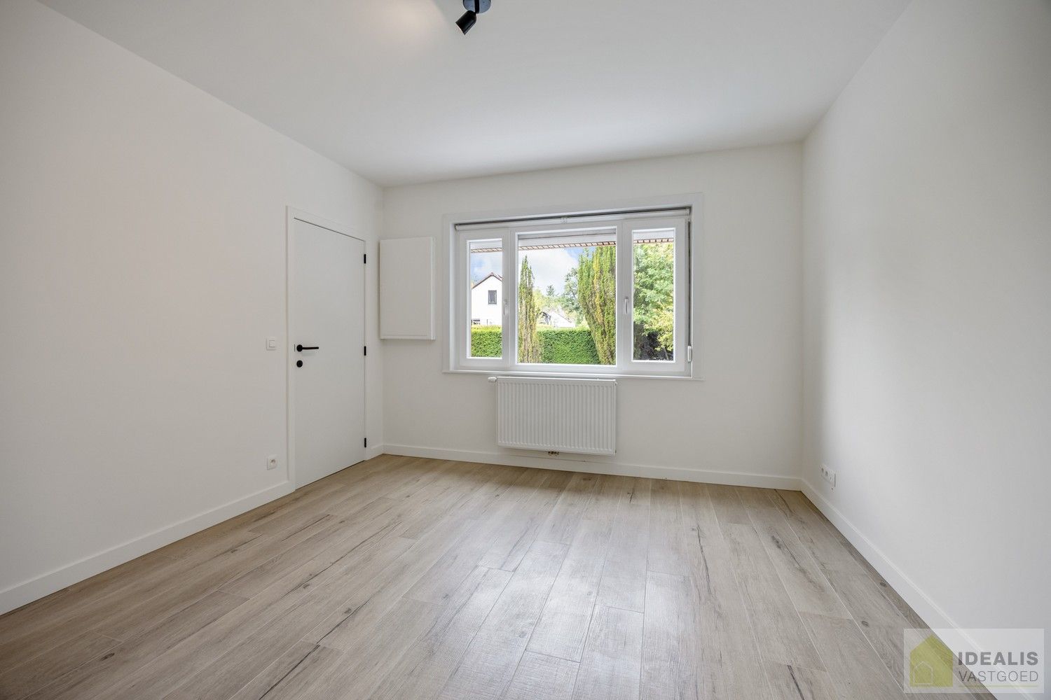 PRACHTIG GELEGEN EN INSTAPKLARE VILLA IN NIEUWBOUWSTAAT! foto 20