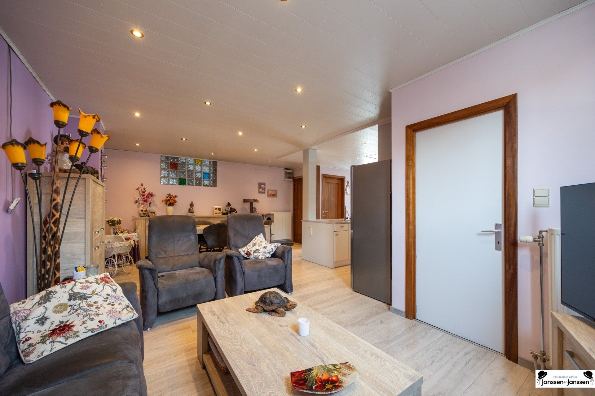Ruim appartement in voormalige suikerfabriek Merksem foto 3