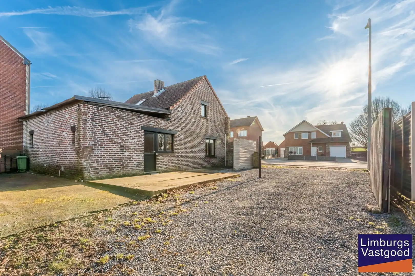 Instapklare woning met ruime loods/werkplaats, 11a 77ca foto 17