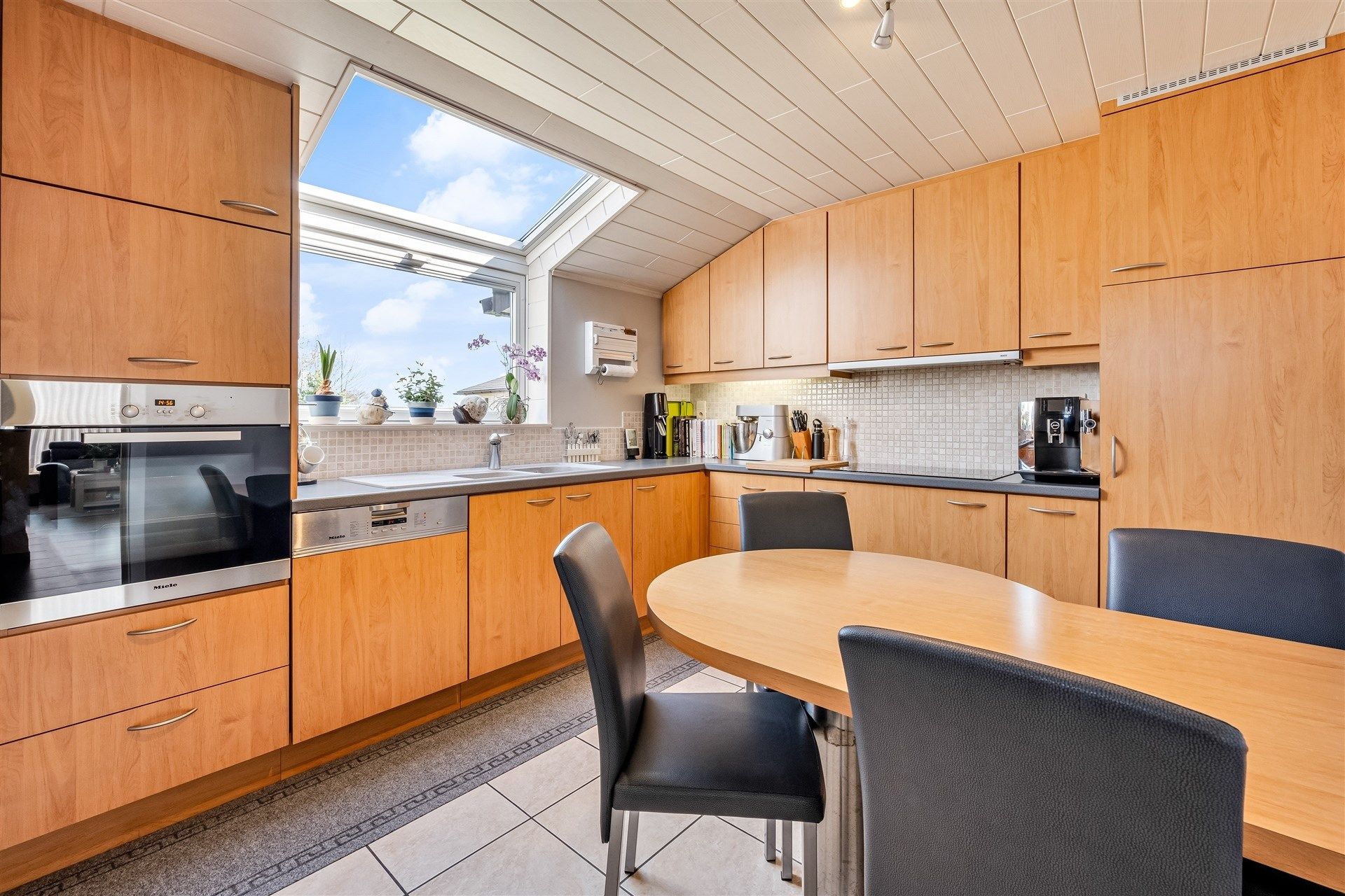 Topper! Supertoffe instapklare woning met grote tuin! foto 10