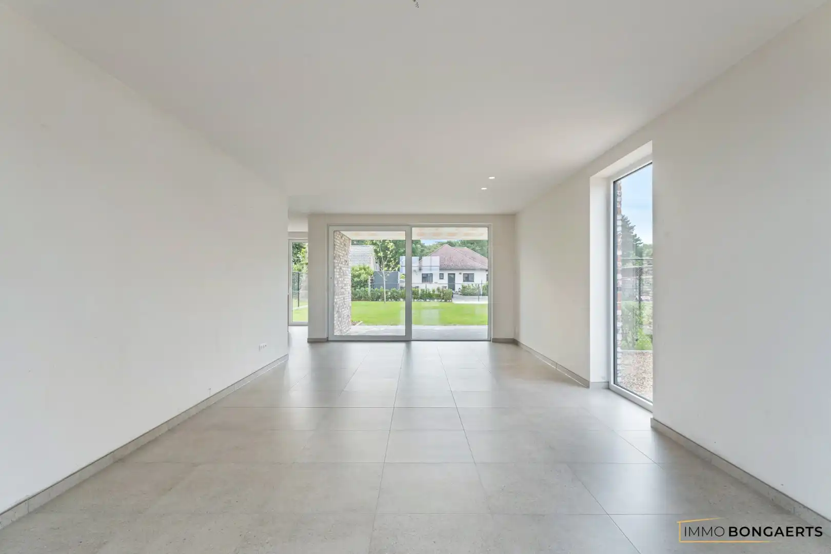 Volledig afgewerkte nieuwbouwwoning met 4 slaapkamers. foto 6