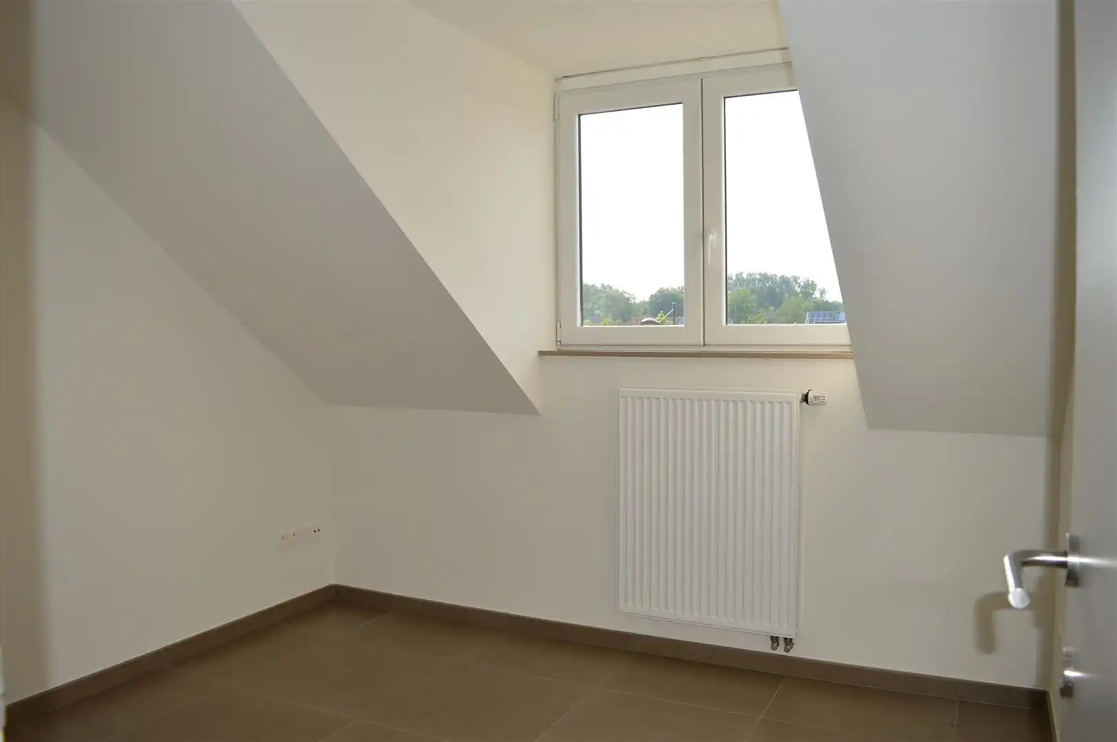 TE HUUR: Ruim appartement met 3 slaapkamers te Munsterbilzen! foto 5