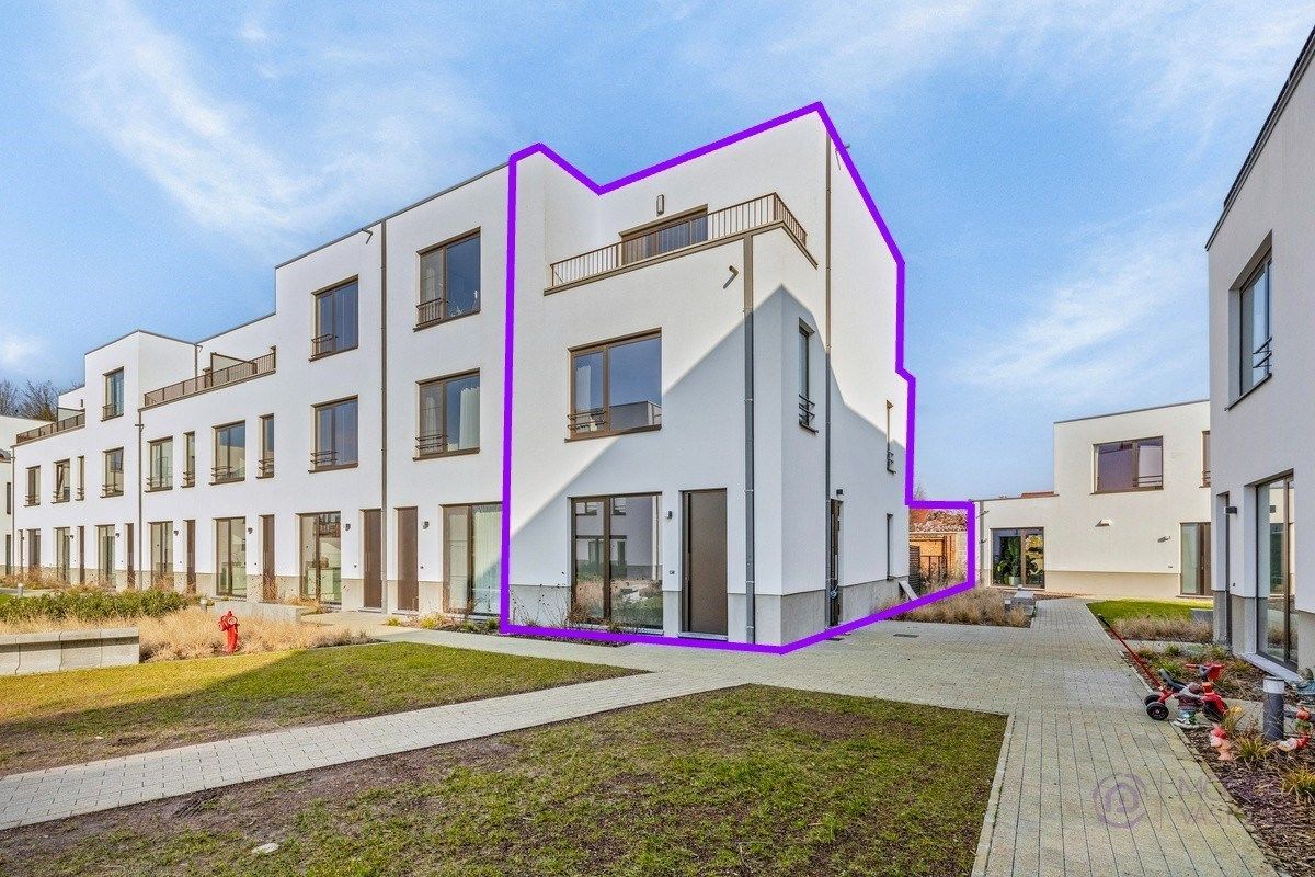 Nieuwbouw woning met drie slaapkamers foto 1