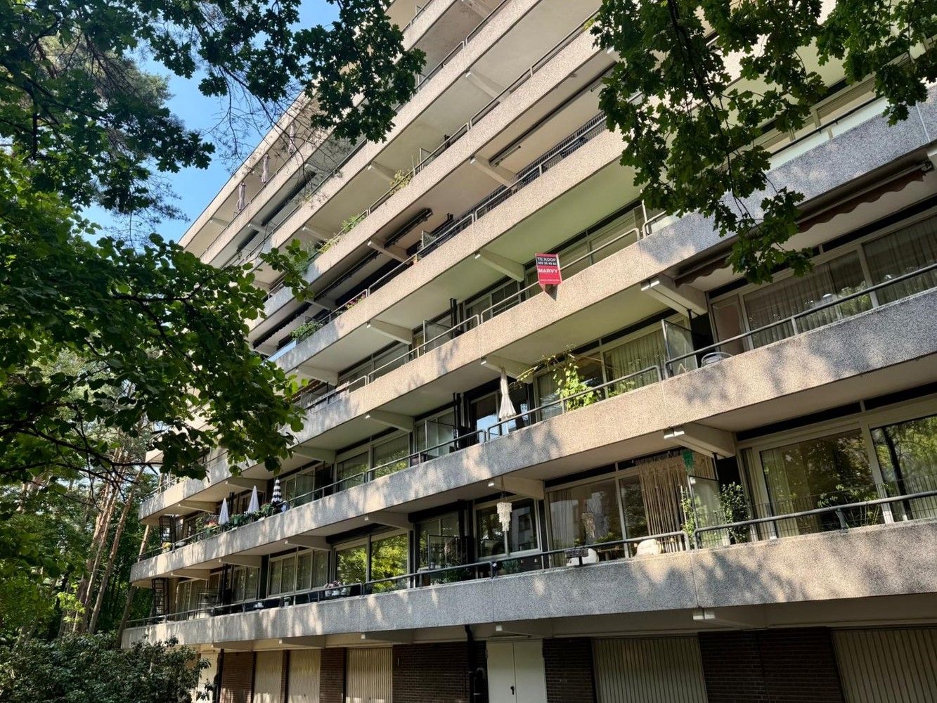 ZEER RUIM APPARTEMENT AAN DE STADSRAND foto {{pictureIndex}}