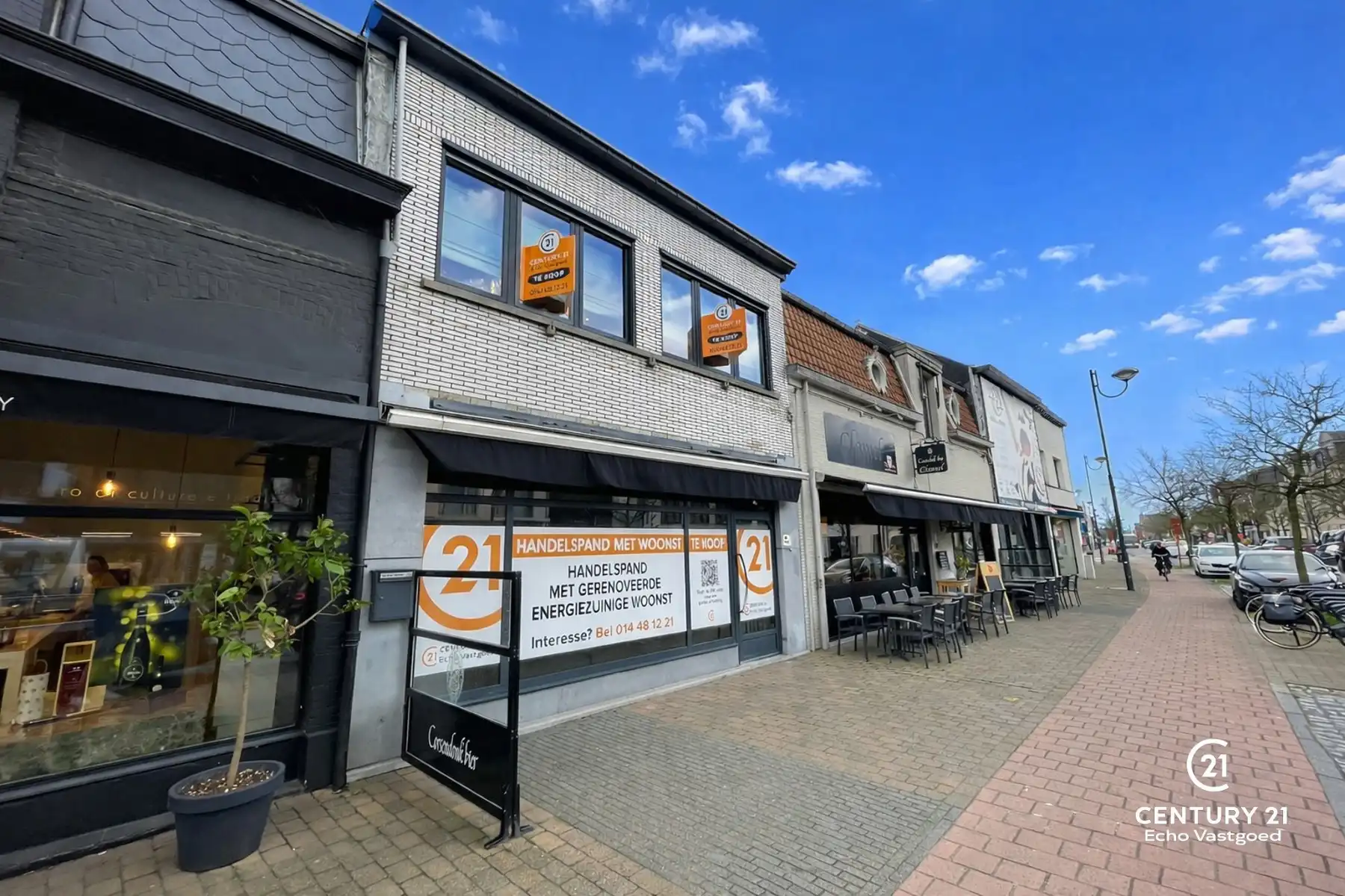 Handelszaak met gerenoveerde woonst op topligging  foto {{pictureIndex}}