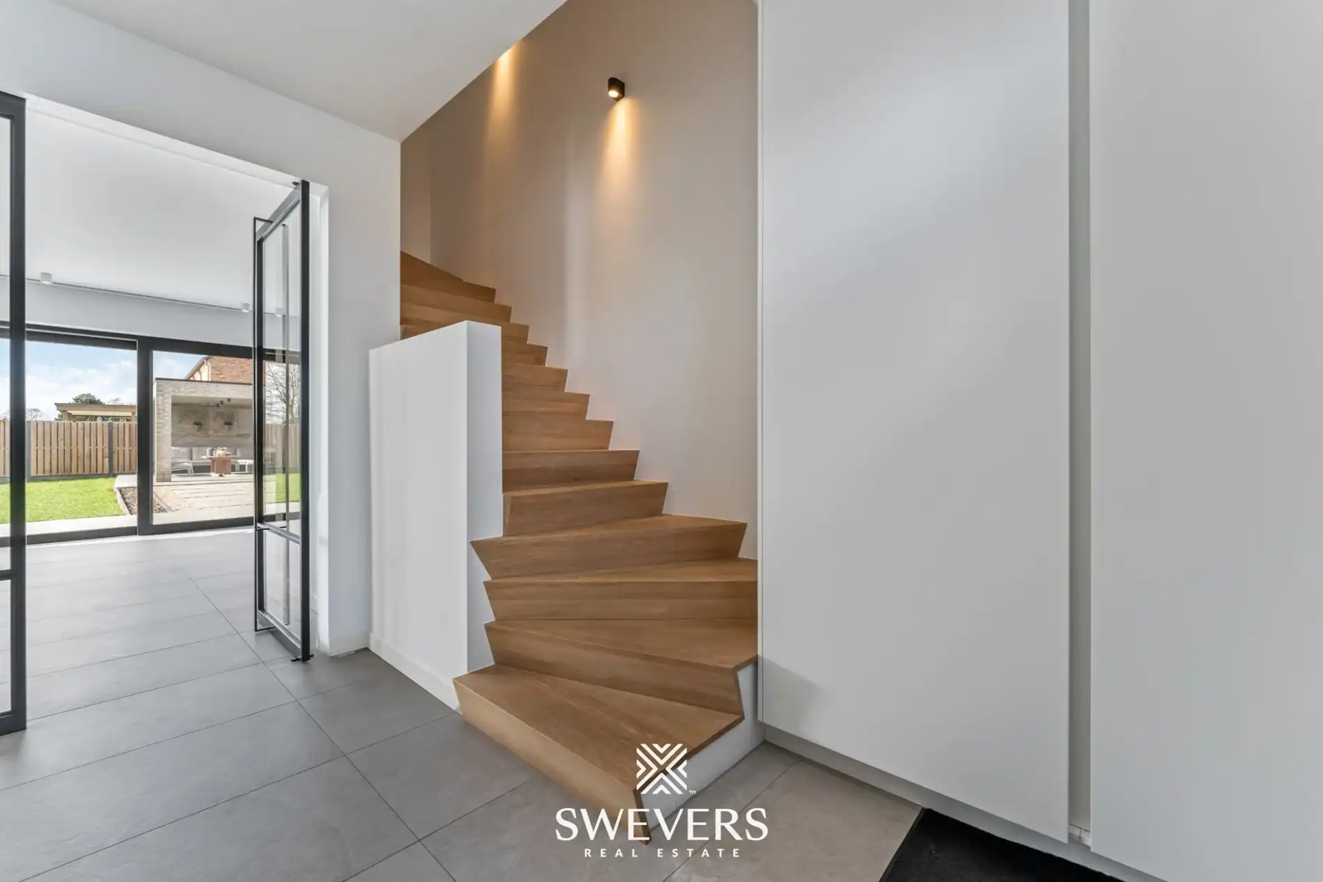 Imposante BEN-villa met luxe-afwerking foto 18
